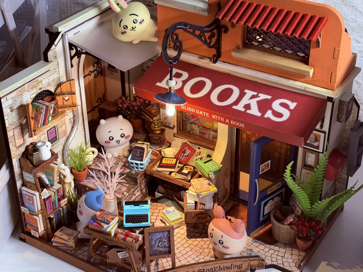Lpsd66's tweet photo. 本屋に来た📕

#ちいかわ https://t.co/w3mKDOCOTa