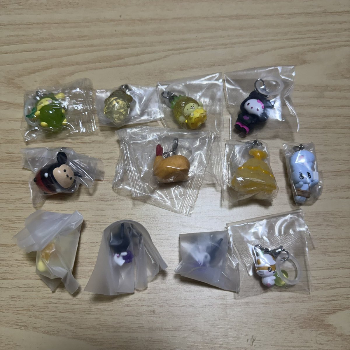 pi_0_07's tweet photo. めじるしアクセサリー　めじるし
交換　買取　譲渡　ガチャガチャ　

⭐️3枚目詳細読んでください⭐️

【譲】画像1〜2枚目
・1枚目：抱き合わせあり。(2枚目から同数以上)
・2枚目：⭕️はセット売り

【求】 定価(郵送の場合は＋送料)

手渡し譲渡優先✨

サンリオ　ディズニー　ジュエルペット mikko https://t.co/Fxnr4ODWMU