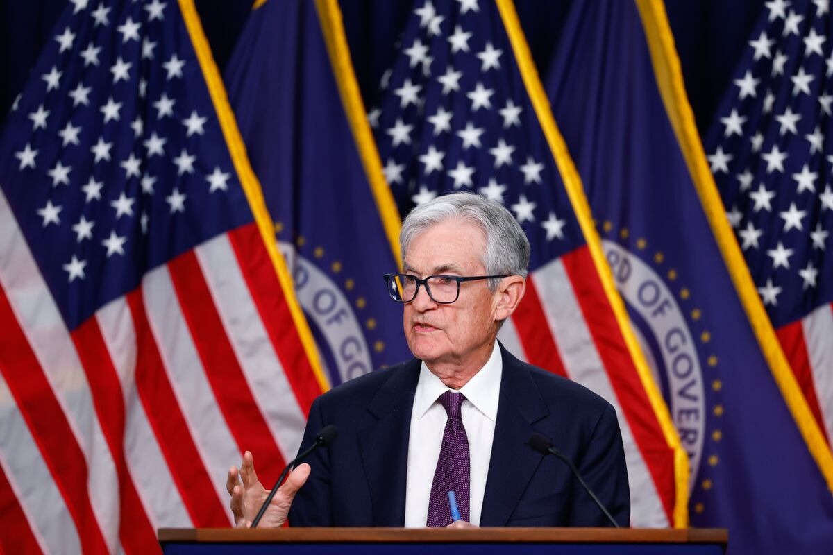 0xRemoteT's tweet photo. PCE came in soft. Headline +0.3% vs +0.4% expected, core +0.2% vs +0.3%. The 10Y finally exhales below 5.22% and the October hike crowd just lost its best argument. $SPY bulls getting a lifeline from a lucky inflation print. https://t.co/p1OXiZDlgq