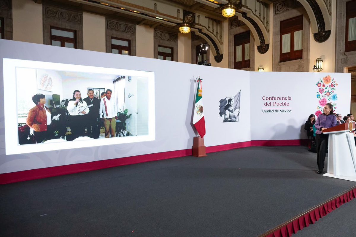 SEDATU_mx's tweet photo. Hoy es #MiércolesDeVivienda 🏡🏠

En Zacatecas, entregamos a 18 familias del municipio de Luis Moya las llaves de sus viviendas en el desarrollo San Francisco de los Adame de la @Conavi_mx, lo encabezó la Presidenta @Claudiashein a través de un enlace a la #MañaneraDelPueblo. https://t.co/oRPSV720kX