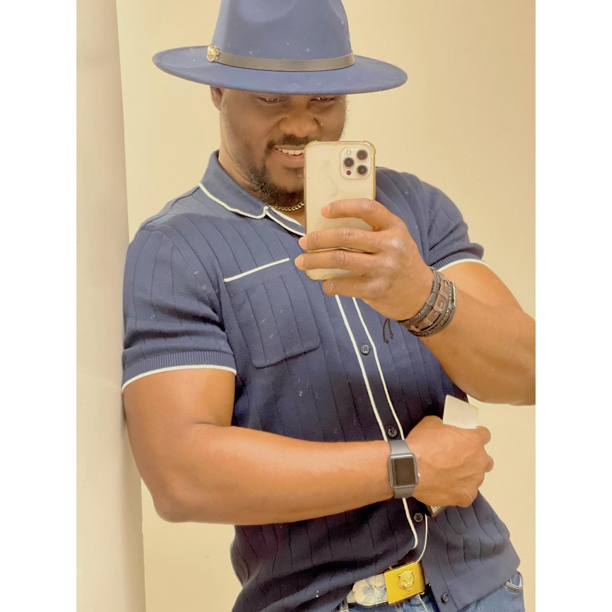 Kaarol34's tweet photo. Become the CONNECT. Stop looking for one 📌 #Hattitude https://t.co/rtrkKeTCHB