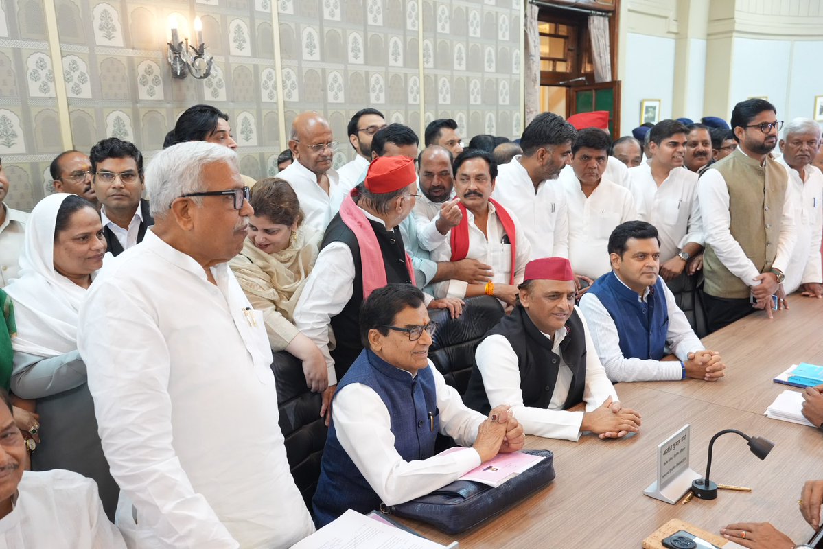yadavakhilesh's tweet photo. देश और प्रदेश की तरक़्क़ी और ख़ुशहाली के लिए ‘अनुभव का दिशा-निर्देशन’ और ‘युवा उद्यमी ऊर्जा’ संयुक्त रूप से राज्यसभा में हमारी सशक्त और सार्थक आवाज़ बने, इसके लिए अपने दोनों प्रत्याशियों को विजयभाव से भरी हमारी हार्दिक शुभकामनाएँ!

@proframgopalya1
@DhanrajNathwani https://t.co/LGxd0X298q