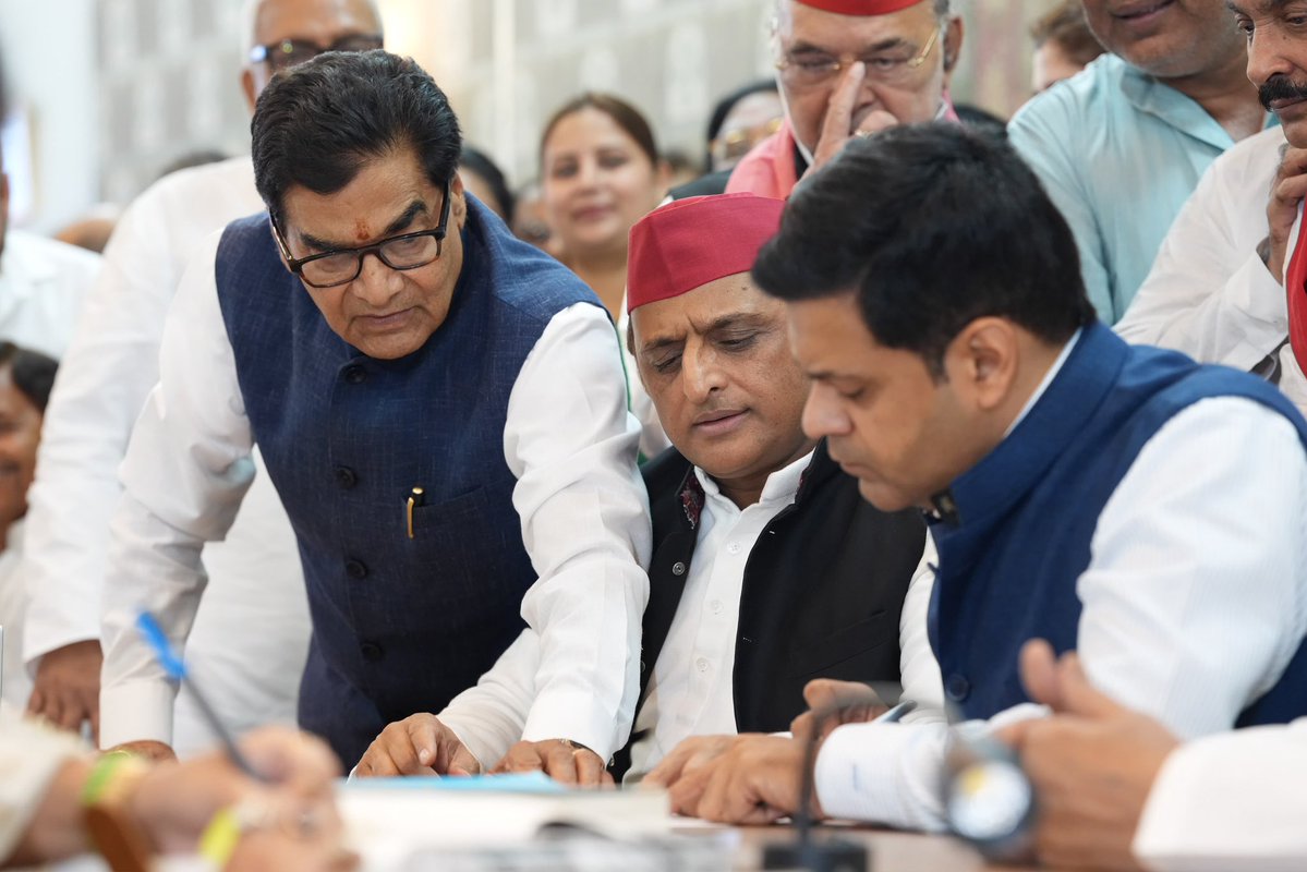 yadavakhilesh's tweet photo. देश और प्रदेश की तरक़्क़ी और ख़ुशहाली के लिए ‘अनुभव का दिशा-निर्देशन’ और ‘युवा उद्यमी ऊर्जा’ संयुक्त रूप से राज्यसभा में हमारी सशक्त और सार्थक आवाज़ बने, इसके लिए अपने दोनों प्रत्याशियों को विजयभाव से भरी हमारी हार्दिक शुभकामनाएँ!

@proframgopalya1
@DhanrajNathwani https://t.co/LGxd0X298q