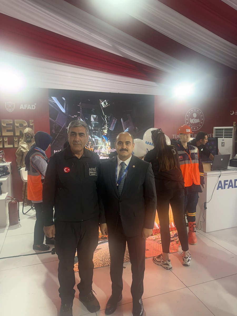 AFADSanliurfa's tweet photo. Teknolojinin kalbi Şanlıurfa’da atıyor! 🚀

#TEKNOFEST coşkusuna ortak oluyor; yenilikçi projelerimiz ve teknolojik donanımlarımızla etkinlik alanında ziyaretçilerimizle buluşuyoruz.

Tüm vatandaşlarımızı standımıza bekliyoruz.🇹🇷

📍 Şanlıurfa GAP Havalimanı
🗓️ 30 Eylül – 4 Ekim https://t.co/Acud6r4p6L