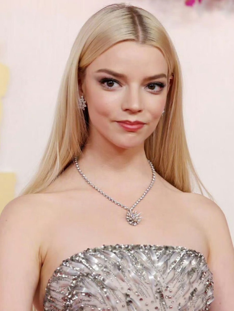 DicussingFrodo's tweet photo. Anya Taylor-Joy is set to be cast as Visenya Targaryen in ‘GAME OF THRONES: AEGON’S CONQUEST’.

(Via: DEADLINE) https://t.co/Abt0uS78wA
