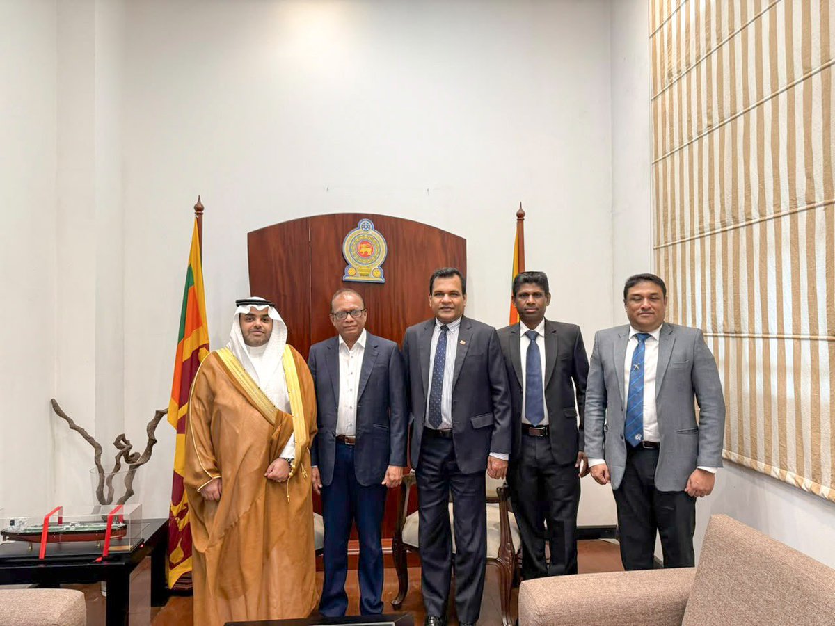 KSAembassylk's tweet photo. His Excellency Yaser bin Abdulrahman Al-Hazme, the acting Chargé d’Affaires, met with Hon. Anura Karunathilake, Minister of Ports &amp; Civil Aviation and Minister of Energy of Sri Lanka
in the presence of the Secretary to the Ministry of Ports &amp; Civil Aviation, Chairman and Director https://t.co/lvJvIDFXmC