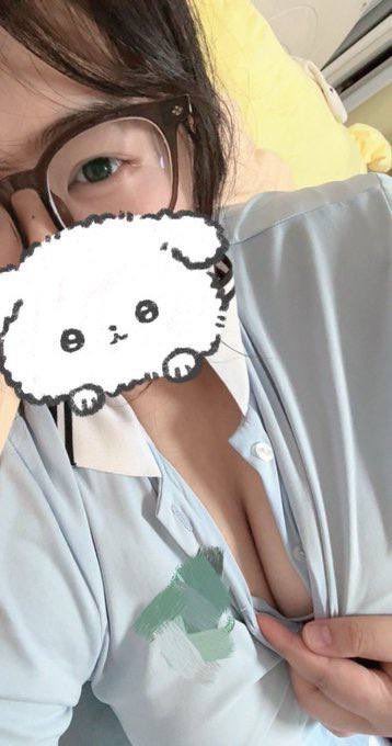 KatharineSe7's tweet photo. 平时上课就这样露出乳沟勾引男同学艹我好刺激啊 #母狗 #公交车 #女高 #bbw #婊子 https://t.co/8dNDoTWPIV