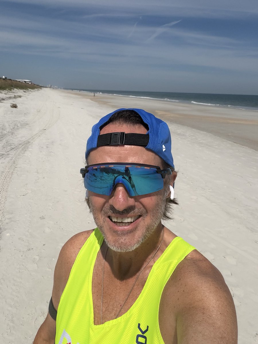 JohnLegere's tweet photo. Got some extra beach run time before heading back up to NY! 🏃‍♂️ https://t.co/YJB5BqSaTu