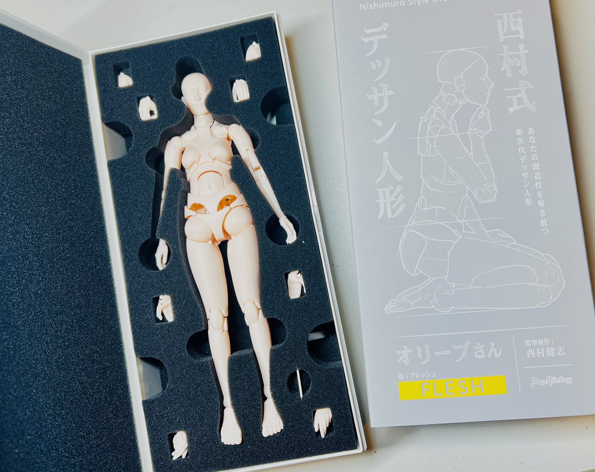 Takashi_Shiina's tweet photo. 作画資料が届いた。今日はいい日だ。造形もいいけどこの可動域。腿の後ろが軟質素材とかすげえ。 https://t.co/JXN4KCygZF