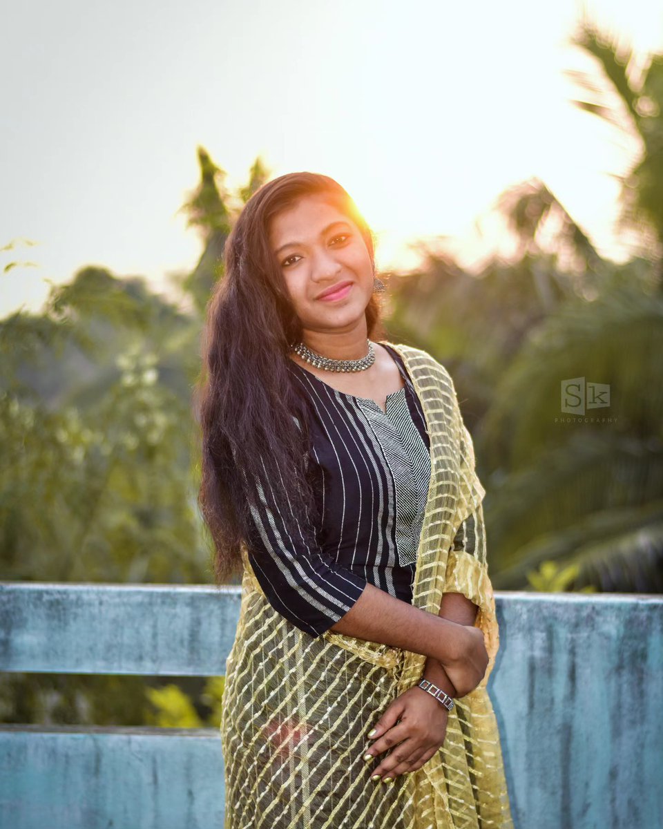 GabrielGuerfe's tweet photo. 🖤💛. In frame : @kd__girl__lovely000.. NikonD3400, 50mm f1. 8 📷 
@nikonindiaofficial.. @lightroom ⚙.. #srikakulam #srikakulamphotography #teluguammayi #traditional #traditionalshoot #photooftheday #photoshoot #shooting #shootday #shootdiaries https://t.co/56Fmns6x9p