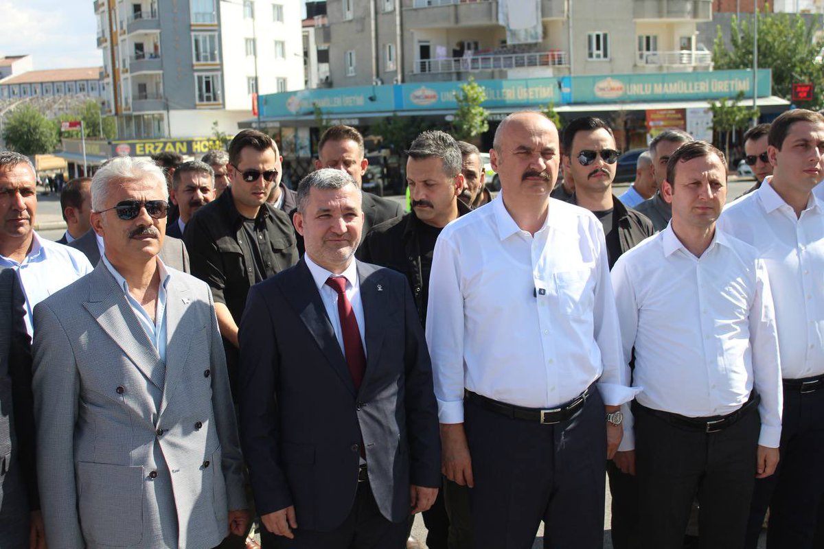 72akpartibatman's tweet photo. İl Başkan Vekilimiz Sayın Mehmet Masum Özel, İl Başkan Yardımcılarımız ve Yönetim Kurulu Üyelerimizle birlikte; Valimiz Sayın Ekrem Canalp ve şehrimizin kurum temsilcilerinin katılımıyla Cizre Bulvarı Düzenleme Projesi programına kat��ldık.

Ulaşım, peyzaj, aydınlatma ve yaya alanlarıyla Cizre Bulvarı’nın daha güvenli, yeşil ve modern bir yapıya kavuşmasını hedefleyen projenin Batman’ımıza hayırlı olmasını diliyoruz. 

Daha yaşanabilir bir Batman için çalışmalar devam ediyor.
@abuyukgumus @SansiHuseyin @canalpekrem @mehmetmasumozel