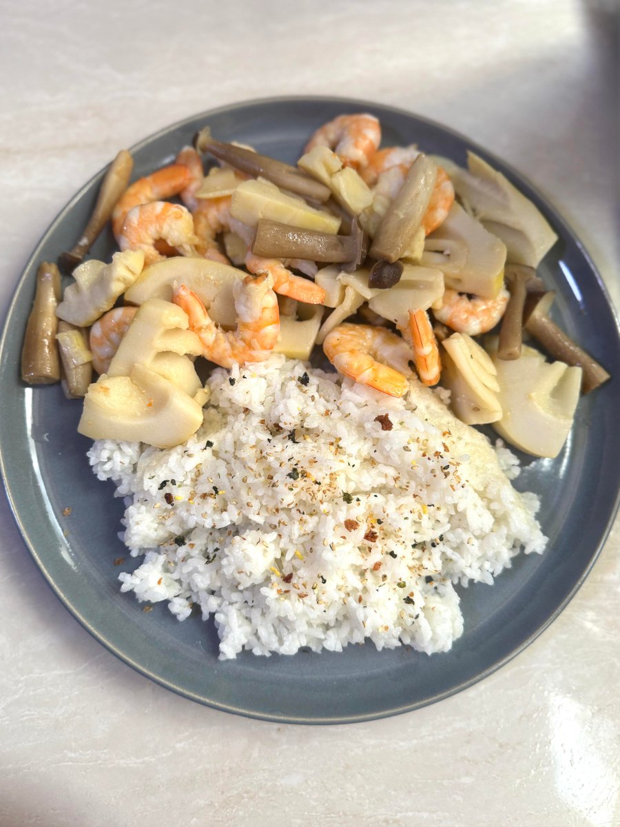 TheDrPowell's tweet photo. Training hard, eating smart. ✨
Taking care of my body one meal at a time. 🥗
#fitness https://t.co/x8gVxsAVIf