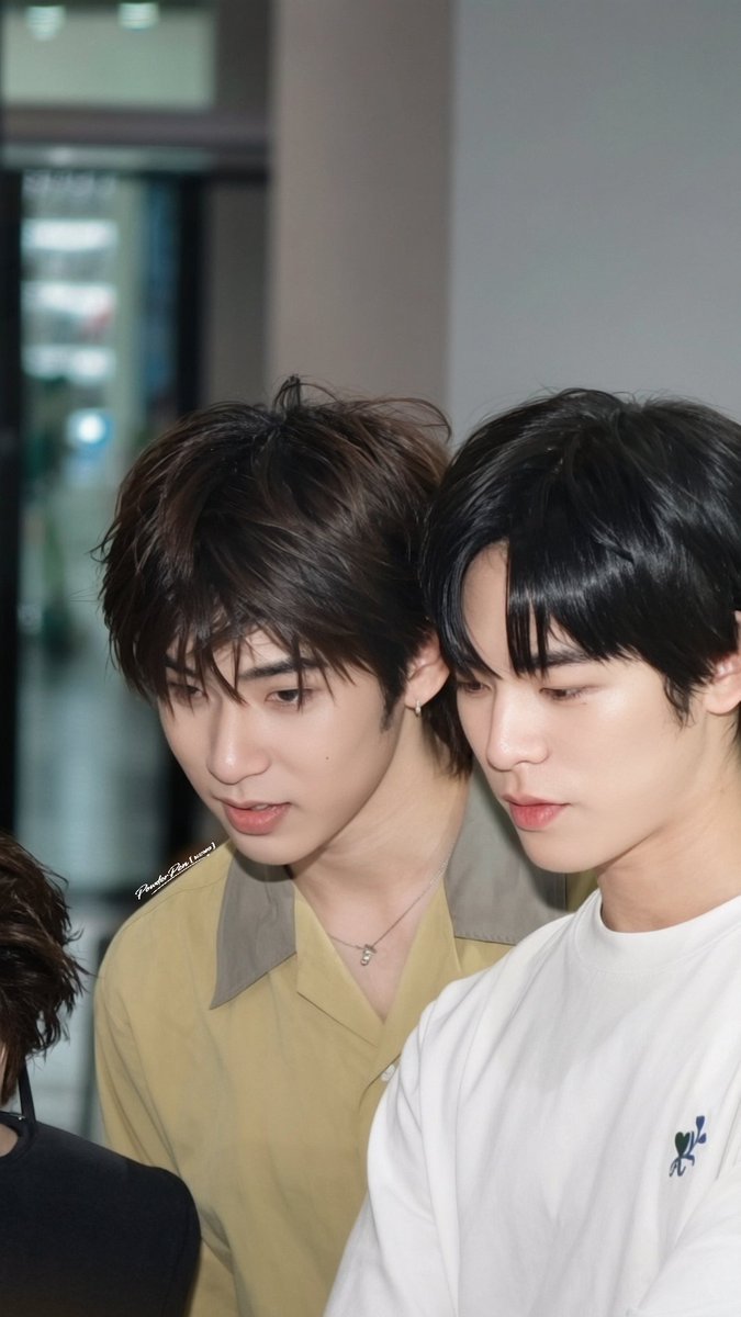 PowderPen3rro's tweet photo. พี่เจมส์เลี้ยงน้องๆ ( น่ารัก )

ISOLATED BLACK EXHIBITION 2 D1 #isolatedblvck2 #JamesSu #teeteepor #ตี๋ตี๋ป๋อ https://t.co/yvj3OzImYB