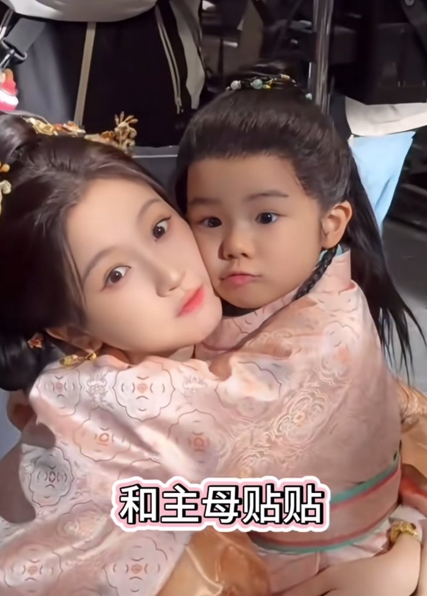 miaomiaomooo's tweet photo. น่ารักมาก🤲🏻 น้องหวังอวี่โม่ ลูกชายแท้ๆแม่ชูจากอวิ๋นชูหลิง มารับเชิญพิเศษกองหอยมุกด้วยแล้วขำคอมเม้นบอกน้องไม่ต้องแสดงไรเลย เพราะเป็นตัวเอง55555 เครซี่ซินซินเจี่ยสุดหัวใจ ไม่อยากแยกจากมาก อยู่กับเจี่ยมีความสุขที่สุด! น่ารักๆๆๆ เด็กซินเจี่ยนึ่มครั้ง=ตลอดไป🤰🍼 https://t.co/7ZcxLpQPAc