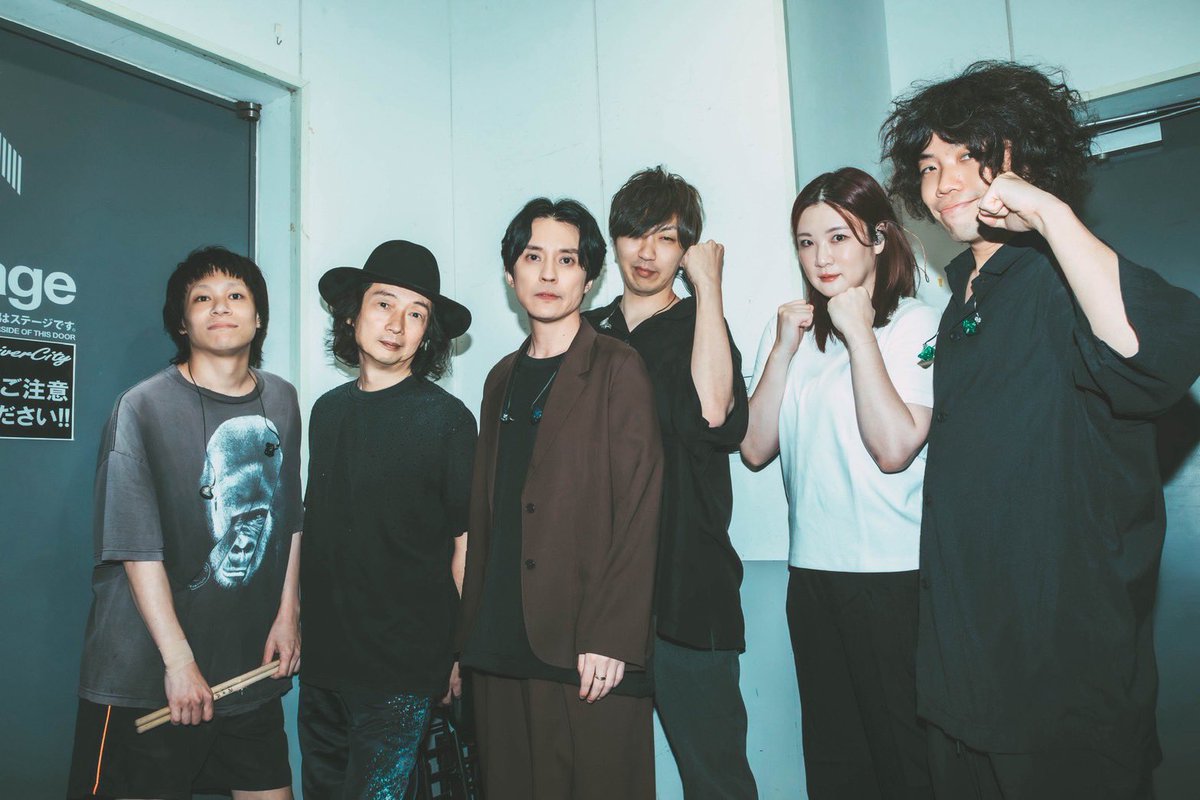 mogi_hidari's tweet photo. 渋谷すばるやっぱかっけえー、この30周年のツアーに一緒できてるの嬉しすぎるだよ、震えた https://t.co/dD7LeYjDuN