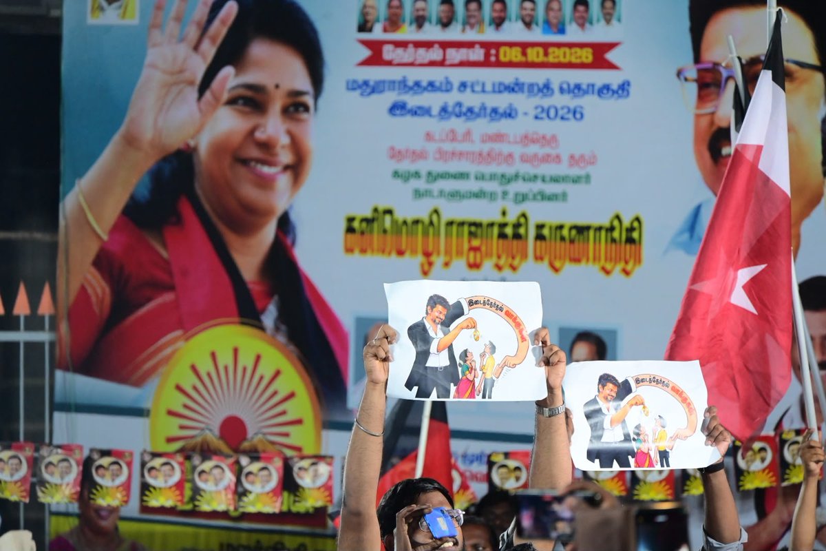 KanimozhiDMK's tweet photo. மதுராந்தகம் சட்டமன்ற இடைத்தேர்தலில் களம் காணும் கழகத்தின் வெற்றி வேட்பாளர் @iparanthamen அவர்களை ஆதரித்து, மதுராந்தகம் - கடப்பேரி  பகுதியில் பரப்புரை மேற்கொண்டு ஆதரவு திரட்டினேன்.

அரிவாள் வெட்டு, மின்வெட்டு என மக்களை வாட்டி வதைக்கும் வெட்டுக் கழகத்திற்கு படுதோல்வியே கிடைக்கப்போகிறது என்பதை வெளிப்படுத்தும் வகையில், கழக வேட்பாளருக்கு மக்கள் தங்களது ஆதரவை வழங்கினர்.

#VoteForDMK