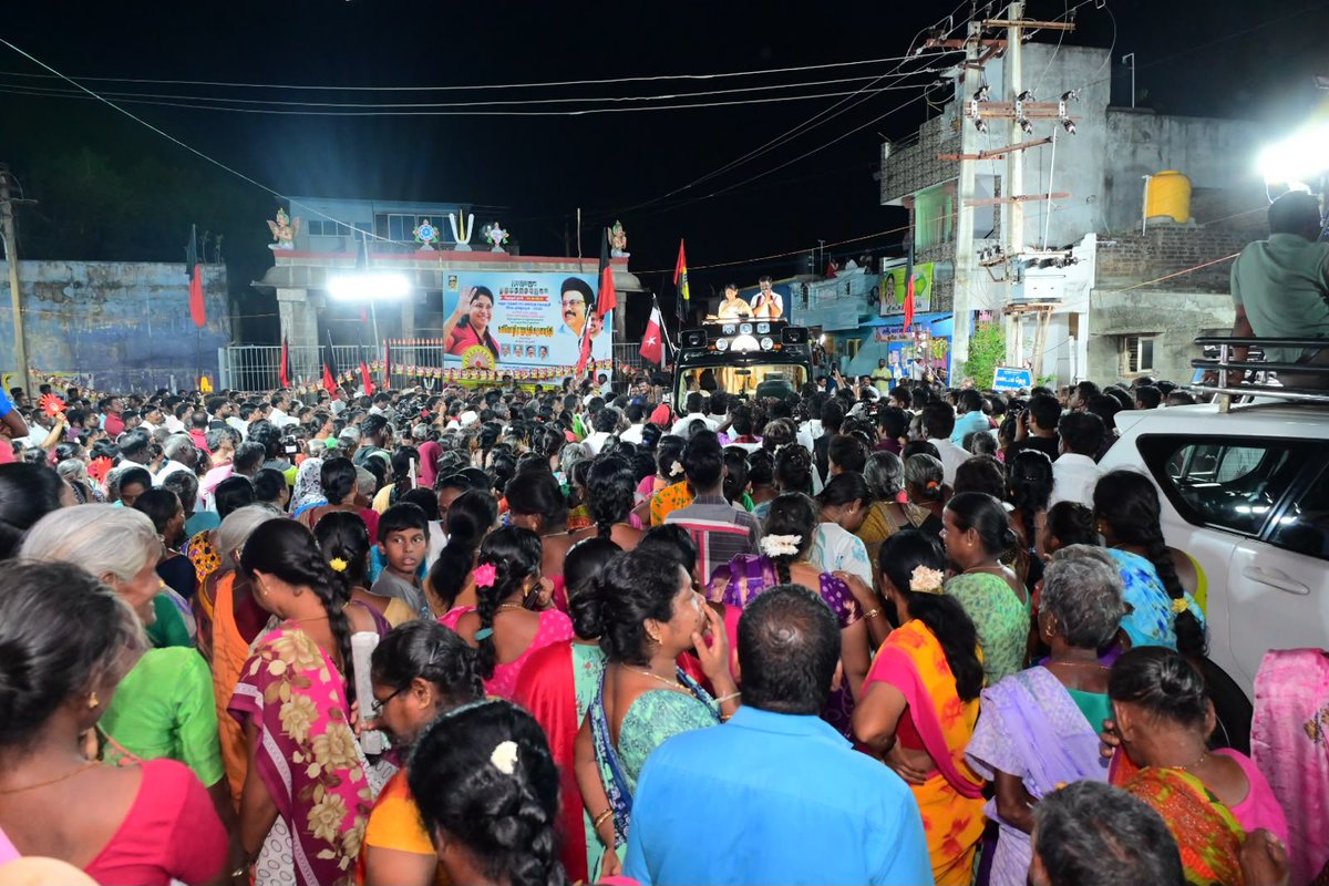 KanimozhiDMK's tweet photo. மதுராந்தகம் சட்டமன்ற இடைத்தேர்தலில் களம் காணும் கழகத்தின் வெற்றி வேட்பாளர் @iparanthamen அவர்களை ஆதரித்து, மதுராந்தகம் - கடப்பேரி  பகுதியில் பரப்புரை மேற்கொண்டு ஆதரவு திரட்டினேன்.

அரிவாள் வெட்டு, மின்வெட்டு என மக்களை வாட்டி வதைக்கும் வெட்டுக் கழகத்திற்கு படுதோல்வியே கிடைக்கப்போகிறது என்பதை வெளிப்படுத்தும் வகையில், கழக வேட்பாளருக்கு மக்கள் தங்களது ஆதரவை வழங்கினர்.

#VoteForDMK
