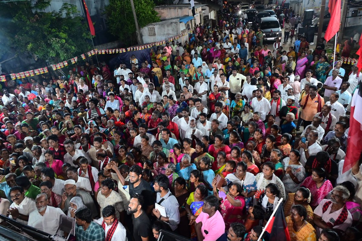 KanimozhiDMK's tweet photo. மதுராந்தகம் சட்டமன்ற இடைத்தேர்தலில் களம் காணும் கழகத்தின் வெற்றி வேட்பாளர் @iparanthamen அவர்களை ஆதரித்து, மதுராந்தகம் - கடப்பேரி  பகுதியில் பரப்புரை மேற்கொண்டு ஆதரவு திரட்டினேன்.

அரிவாள் வெட்டு, மின்வெட்டு என மக்களை வாட்டி வதைக்கும் வெட்டுக் கழகத்திற்கு படுதோல்வியே கிடைக்கப்போகிறது என்பதை வெளிப்படுத்தும் வகையில், கழக வேட்பாளருக்கு மக்கள் தங்களது ஆதரவை வழங்கினர்.

#VoteForDMK