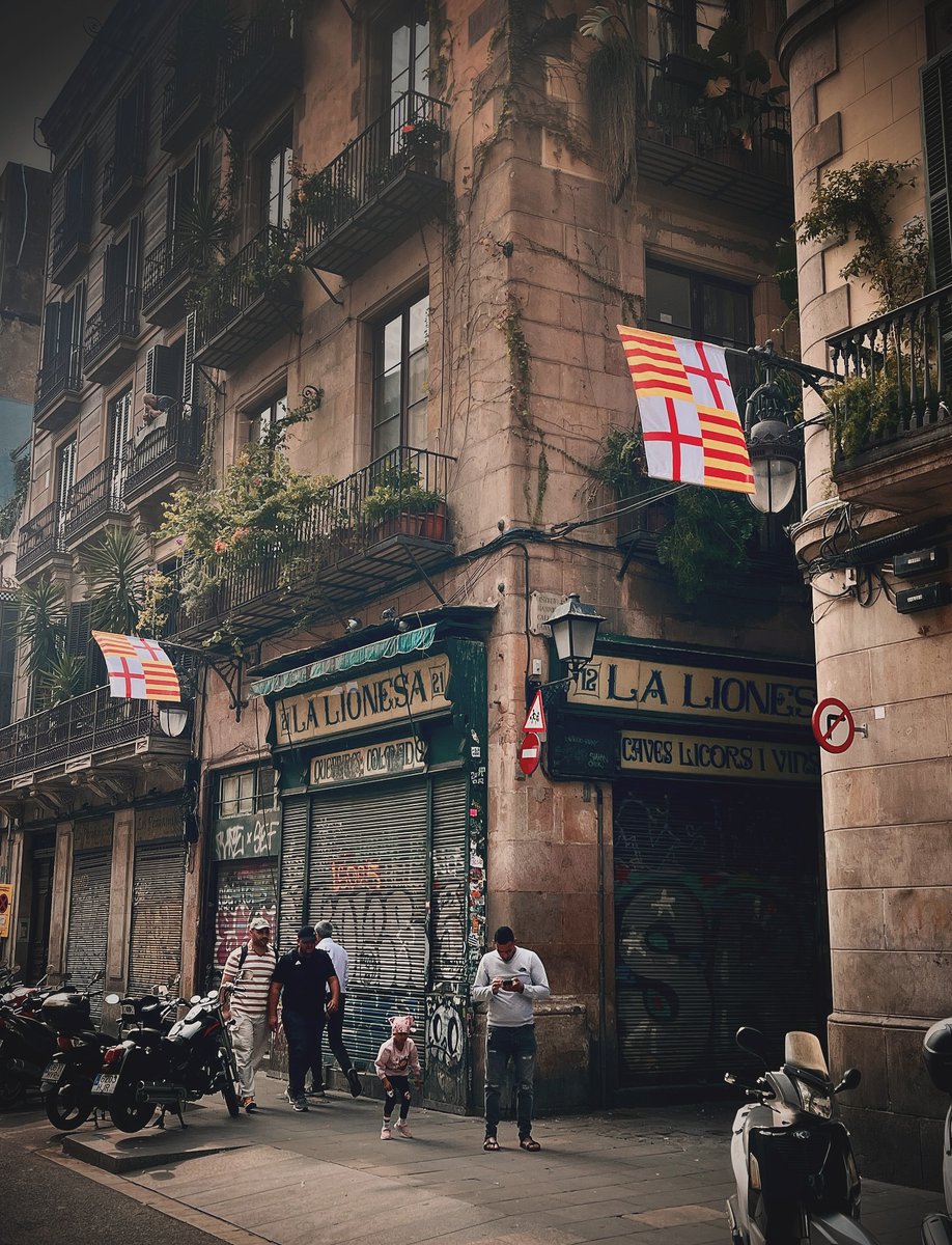 lukinhasbrendle's tweet photo. Home/Old town B C N

#bcn #barcelona #carrerample #citylife #shotiniphone #catalunya https://t.co/kIcnWKUtsN