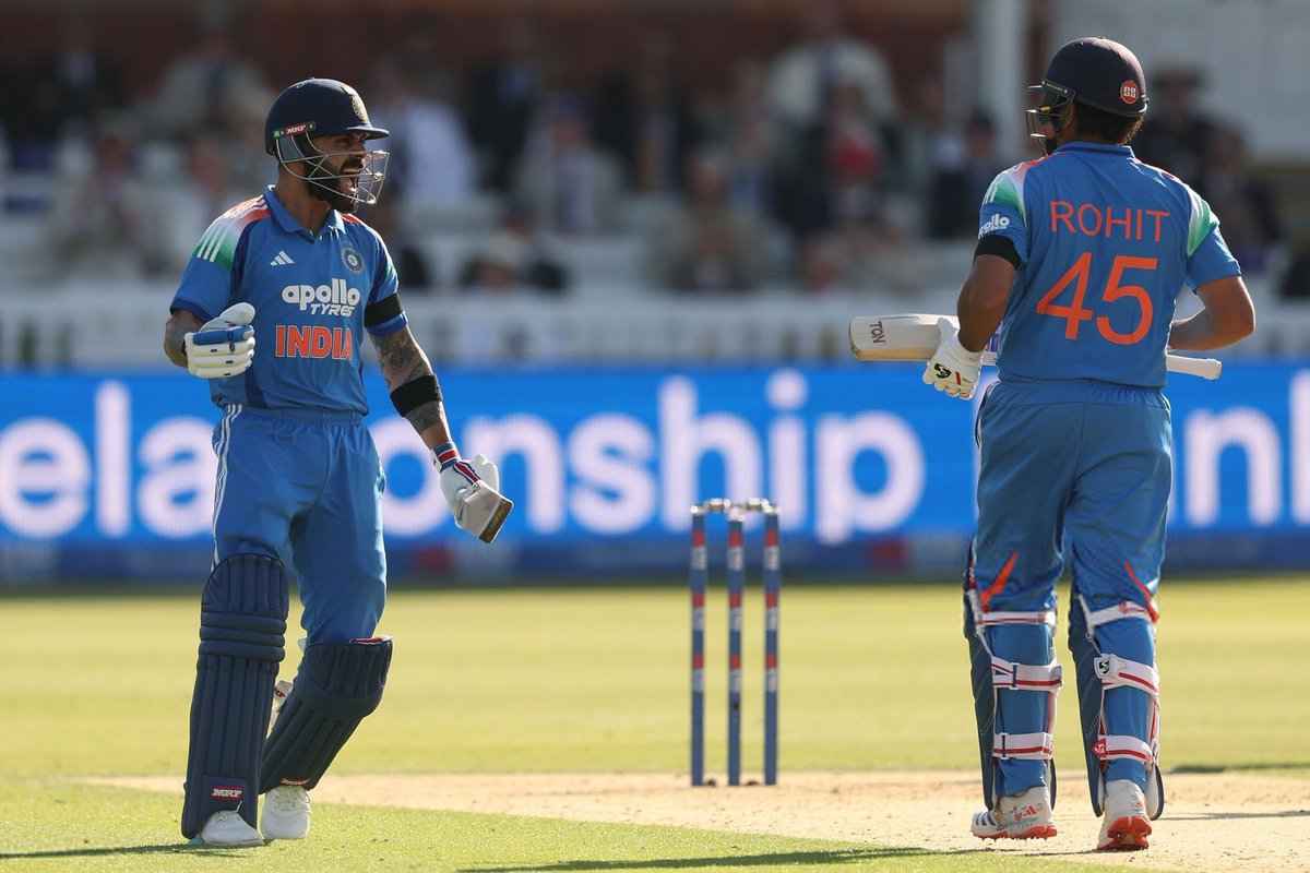 CricCrazyJohns's tweet photo. 🚨 FASTEST 12,000 RUNS IN ODI HISTORY:

Virat Kohli - 242 Innings.

Rohit Sharma - 282 Innings. https://t.co/tQBHkX61jE