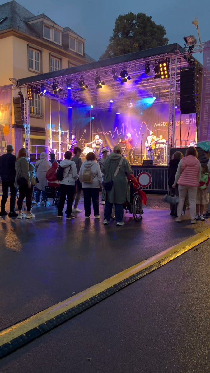 Guigremio2010's tweet photo. Live music &amp; late-night vibes 🎶💫

#Siegen #SiegenerStadtfest #StadtfestSiegen #SiegenGegenwart #Siegerland #Südwestfalen #NRW #VisitGermany #GermanyFestival #StreetFestival #LiveMusicNRW #ReelsGermany #ExploreGermany #TravelGermany #FestivalVibes https://t.co/q8JRWNB4wi