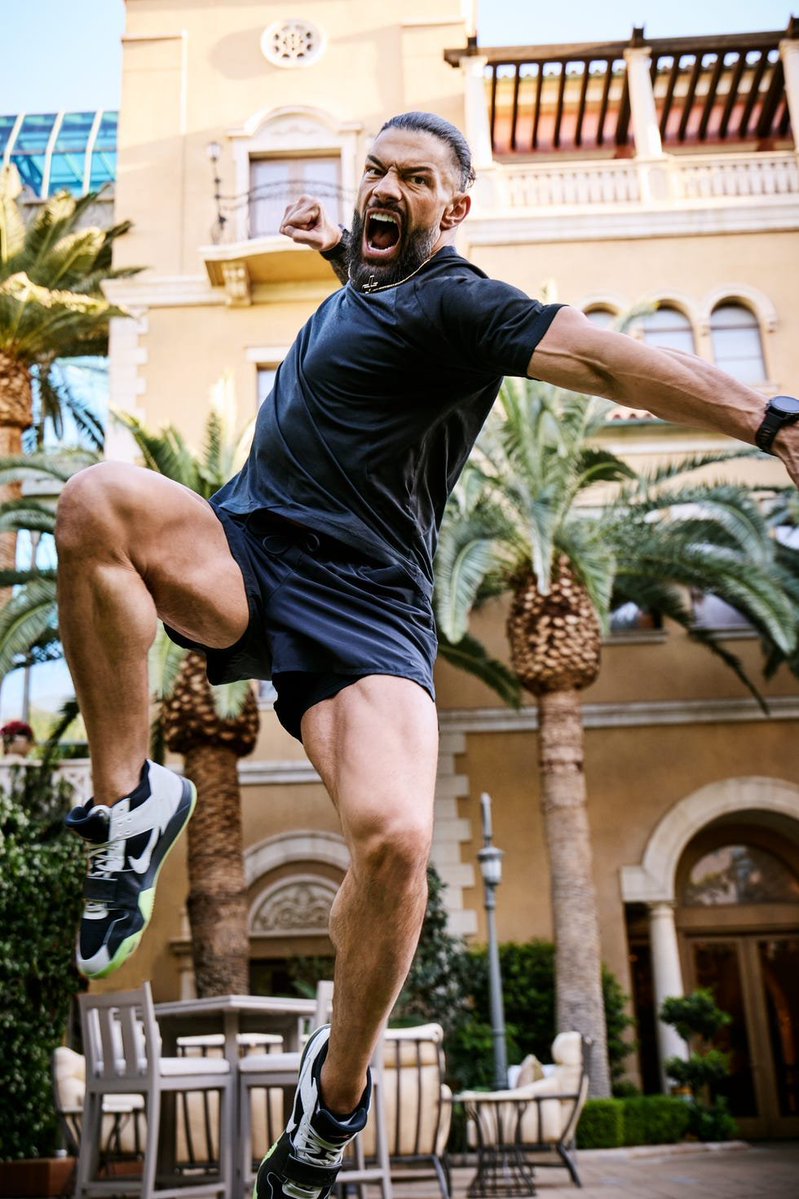 EliteClubS0B's tweet photo. WWE World Champion Roman Reigns is on the cover of the latest edition of Men’s Health magazine. https://t.co/b8F7uya0Yd