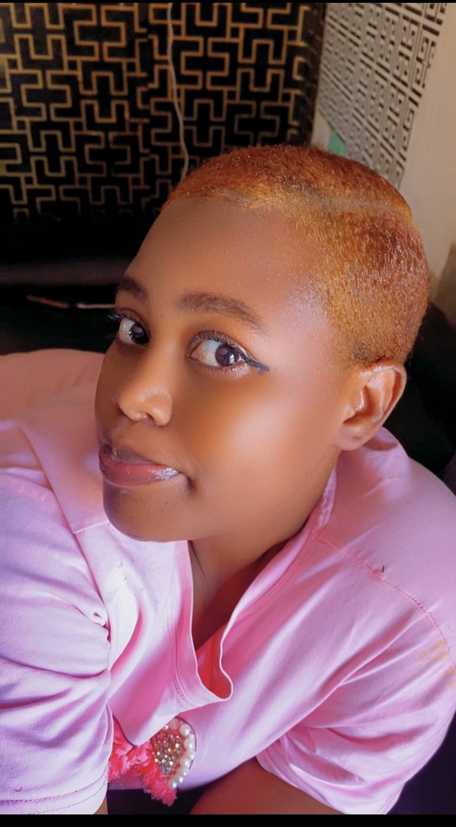 ConsolateAila's tweet photo. Since y’all have refused buy tickets for @Creatives_mixer look ko at my pretty face and big eyes 🤦‍♀️😭 https://t.co/70TJHkQgwF