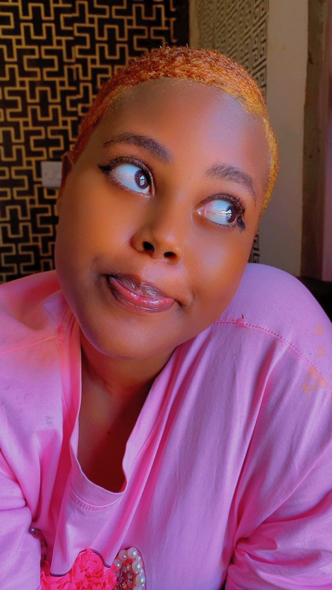 ConsolateAila's tweet photo. Since y’all have refused buy tickets for @Creatives_mixer look ko at my pretty face and big eyes 🤦‍♀️😭 https://t.co/70TJHkQgwF