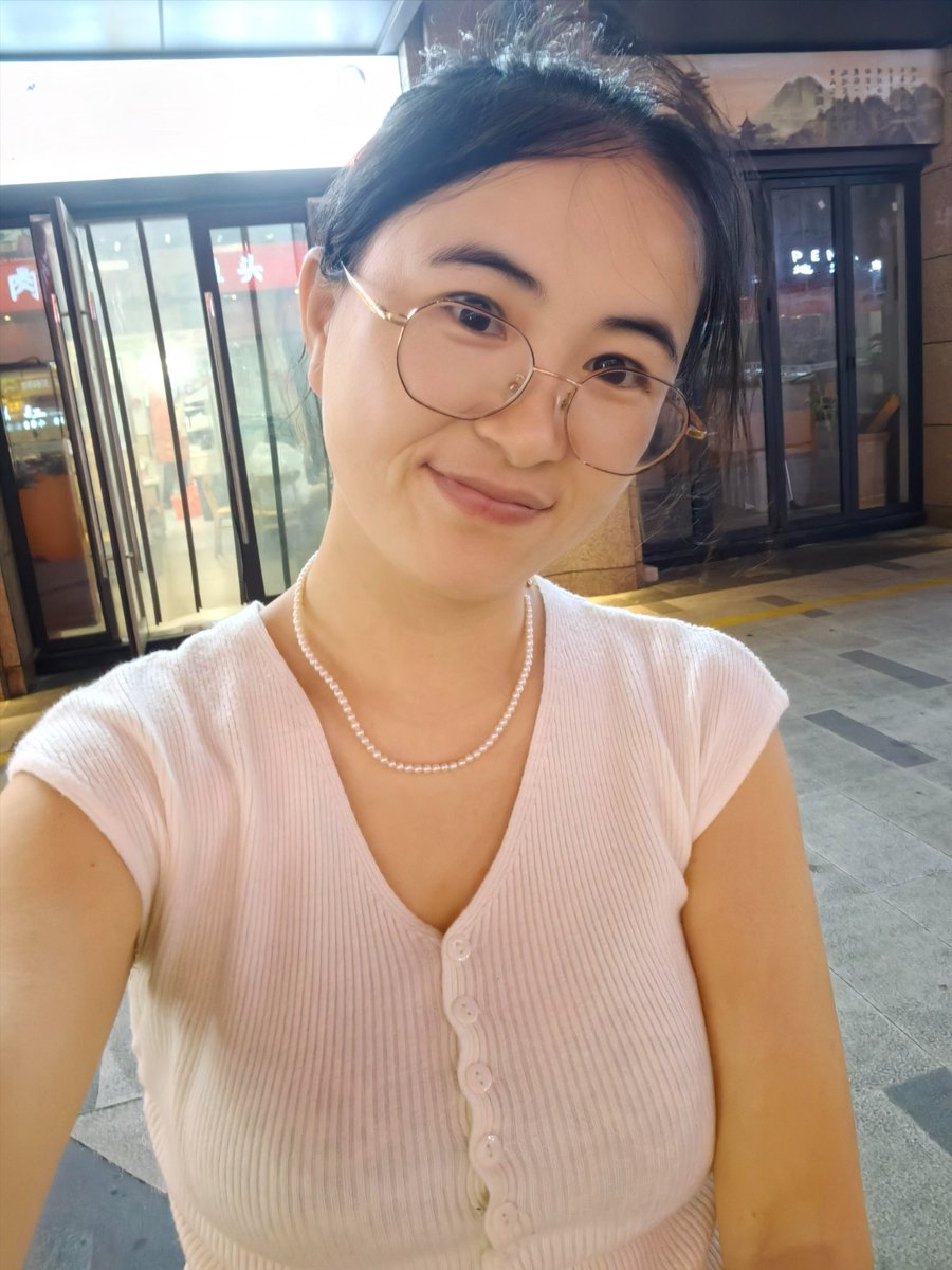 perez_anderso's tweet photo. 有时候背后的不一定是刀子，也有可能是.......填空题！！谁来 https://t.co/QjaJl2unfL