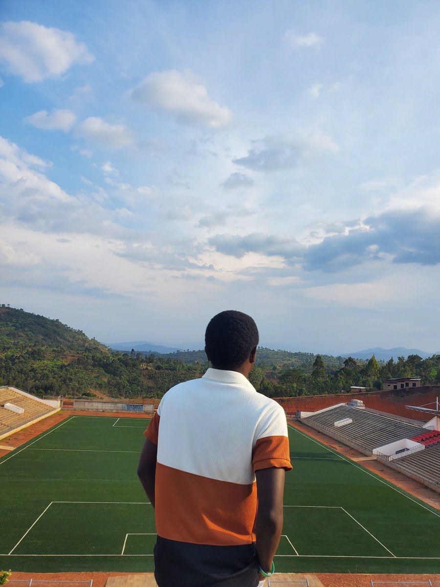 BenjaminEliya's tweet photo. #RDC| Il y a quelques semaines, jâai visitĂ© le stade de #Nyatende, Ă Bukavu, dont les fonds destinĂ©s Ă la construction ont Ă©tĂ© dĂ©tournĂ©s par @ClaudeNyamugabo,alors gouverneur du Sud-Kivu. Par la suite,#Purusi sâest prĂ©cipitĂ© pour y faire installer une pelouse synthĂ©tique, alorsâ€”ïž https://t.co/7mReVJBBKh