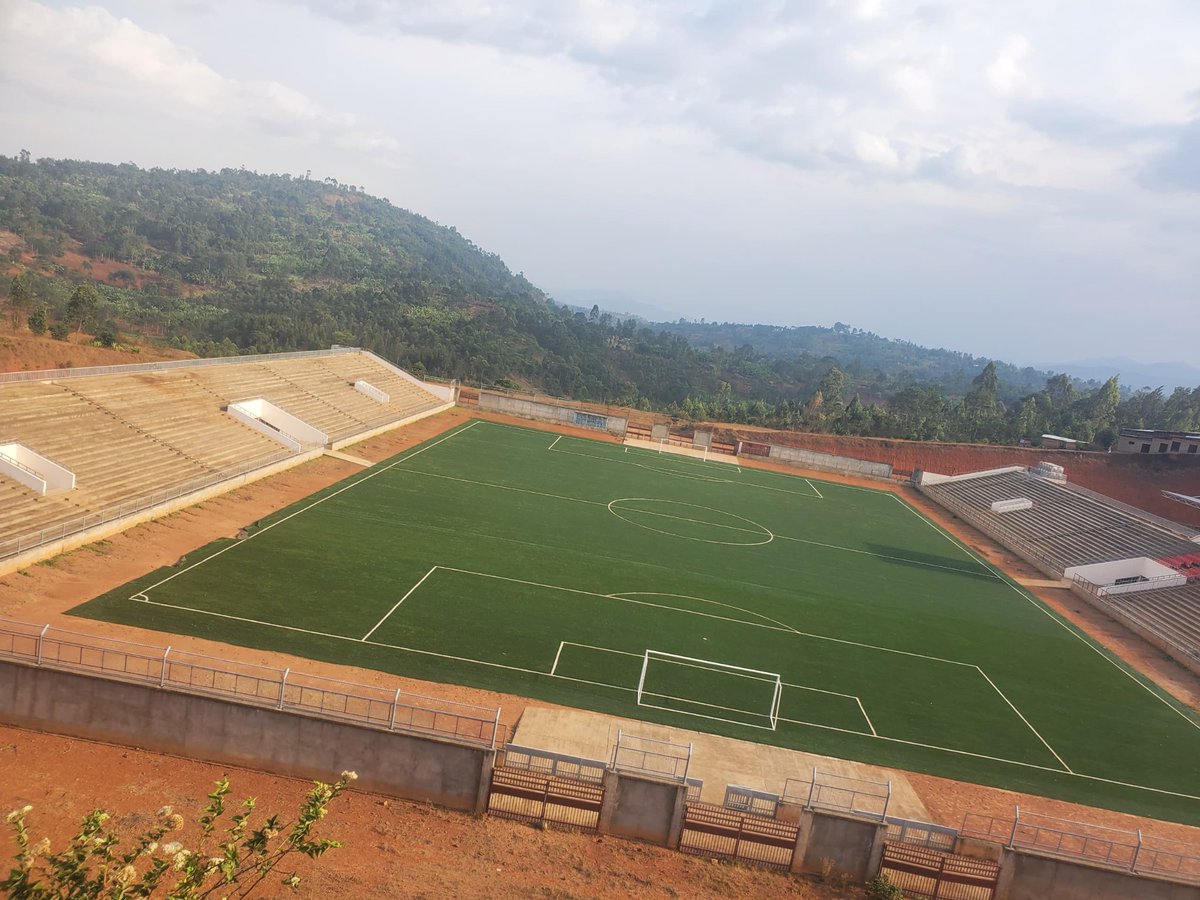 BenjaminEliya's tweet photo. #RDC| Il y a quelques semaines, jâai visitĂ© le stade de #Nyatende, Ă Bukavu, dont les fonds destinĂ©s Ă la construction ont Ă©tĂ© dĂ©tournĂ©s par @ClaudeNyamugabo,alors gouverneur du Sud-Kivu. Par la suite,#Purusi sâest prĂ©cipitĂ© pour y faire installer une pelouse synthĂ©tique, alorsâ€”ïž https://t.co/7mReVJBBKh