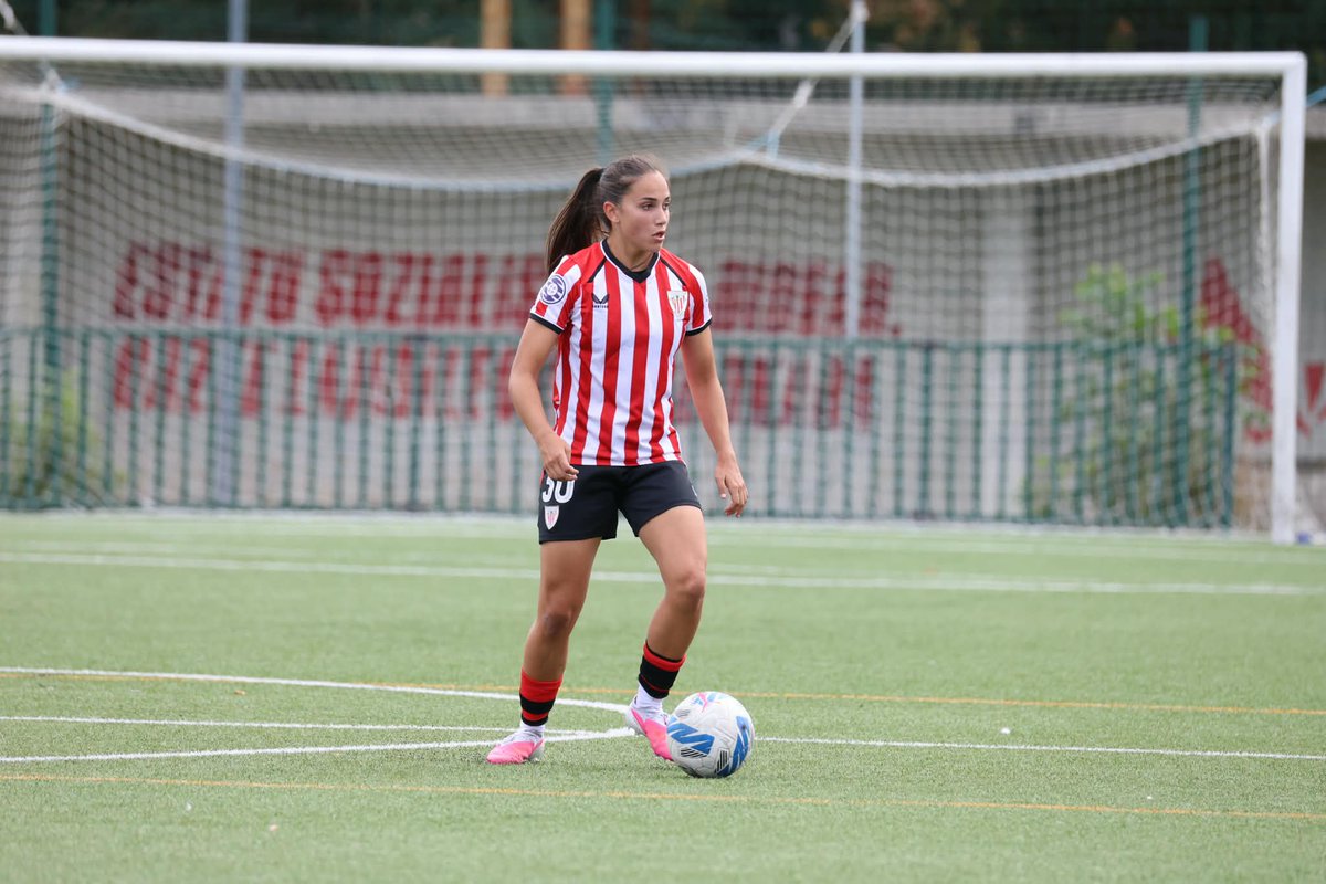 fedriojafutbol's tweet photo. ❤️🤍💛💚
El fútbol femenino riojano sigue recibiendo grandes noticias. La riojana del @AthleticClubFem, Ainhoa Oliva (formada en la @FCLaCalzada, @SDOyonesa y selecciones @fedriojafutbol),  en la convocatoria de la @SEFutbolFem Sub-19 de David Aznar 👏👏

https://t.co/hCeGI9jAwi https://t.co/IsgJaORO2o
