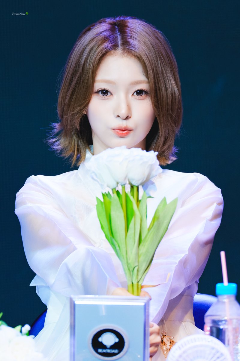 Fromis_Now's tweet photo. 260920 비트로드 팬사인회 프로미스나인 나경      

리시안셔스 
변치 않는 사랑🤍

#fromis_9 #이나경 https://t.co/CihUfwhj7E