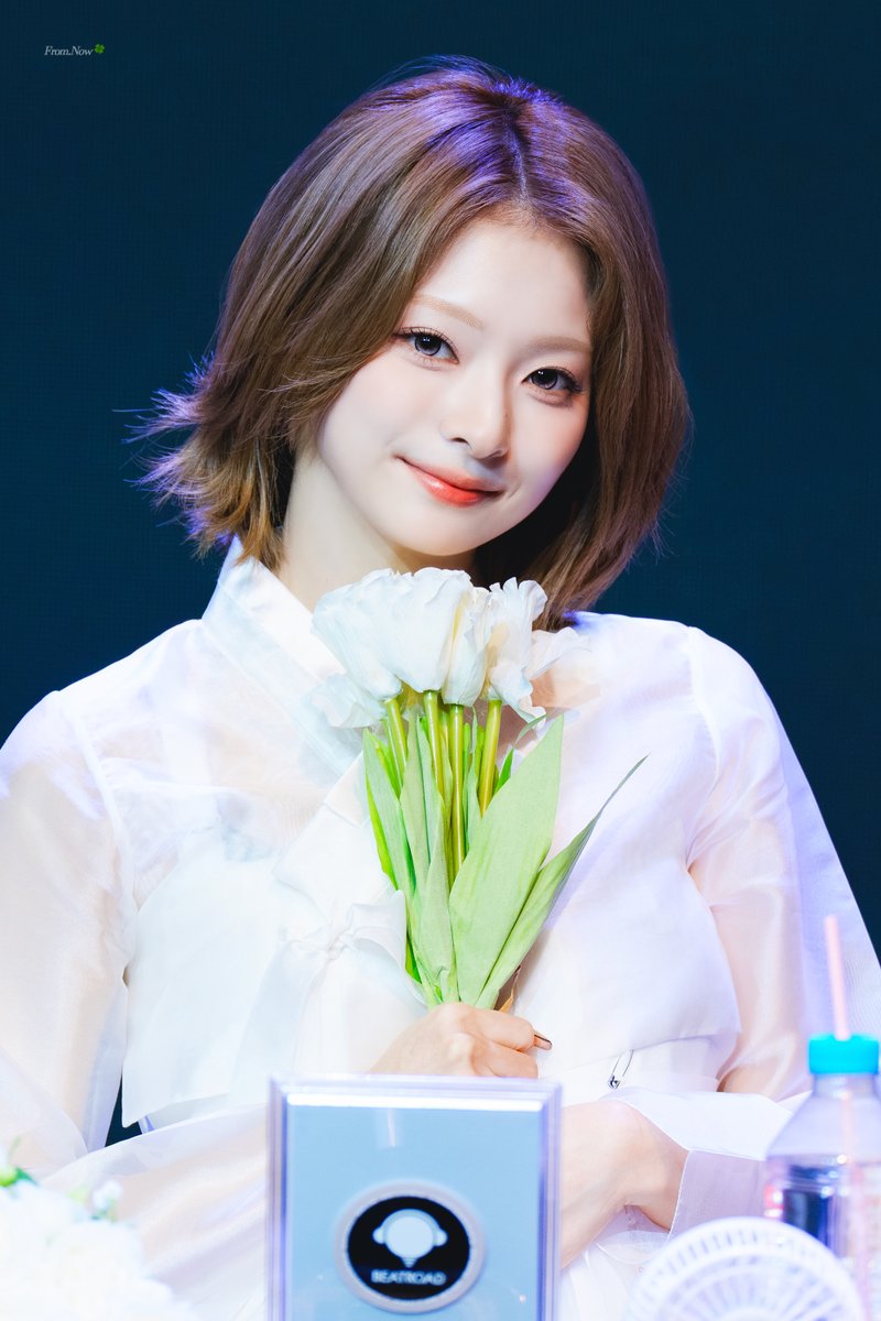 Fromis_Now's tweet photo. 260920 비트로드 팬사인회 프로미스나인 나경      

리시안셔스 
변치 않는 사랑🤍

#fromis_9 #이나경 https://t.co/CihUfwhj7E