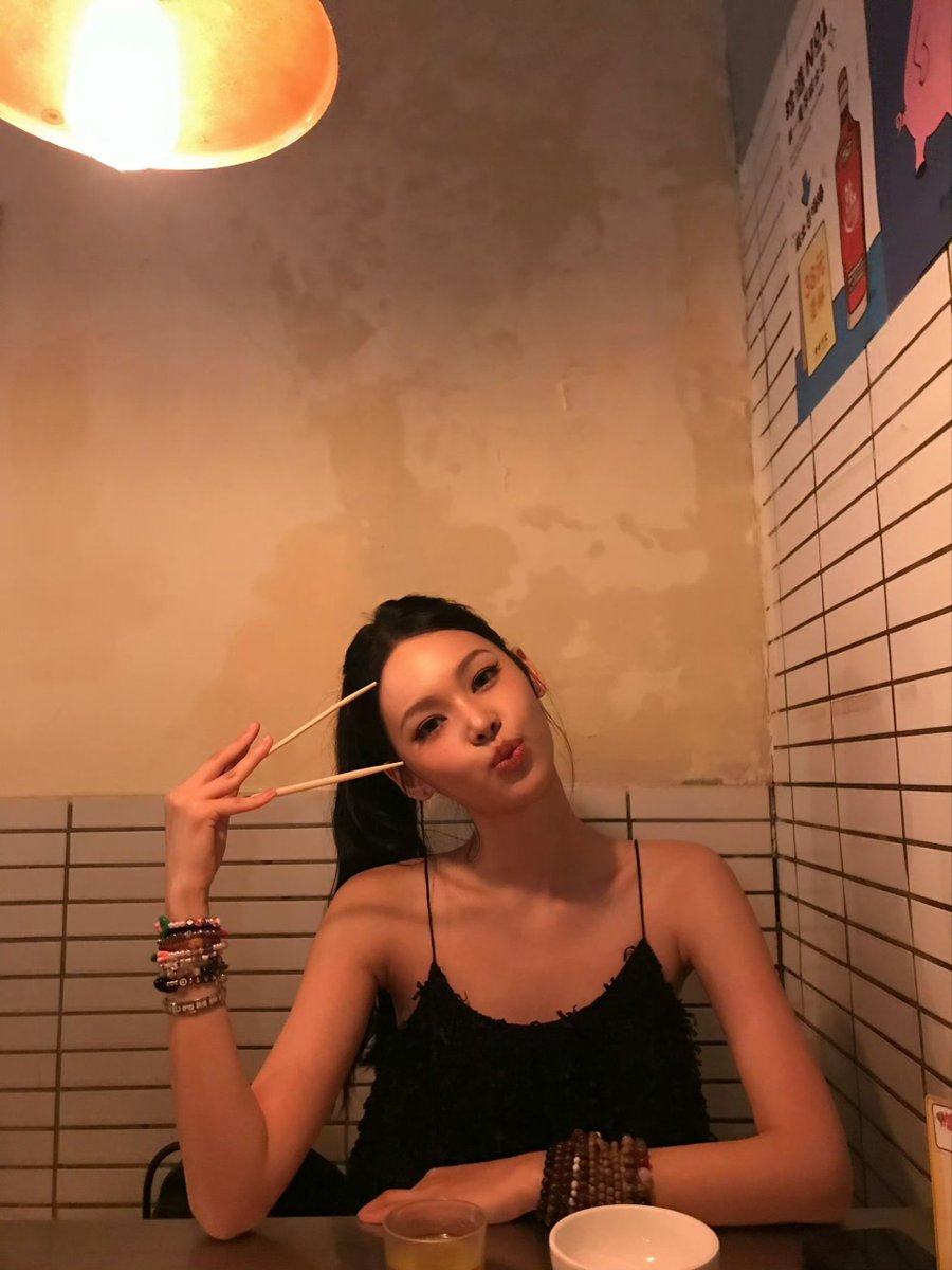cdenyu's tweet photo. 🧉🥢the midnight stroll hath led me to a tiled corner (&amp;.) a proper feast. cap on, chopsticks poised, a platte of grilled meat await its fate. https://t.co/CVGWGnsWhs