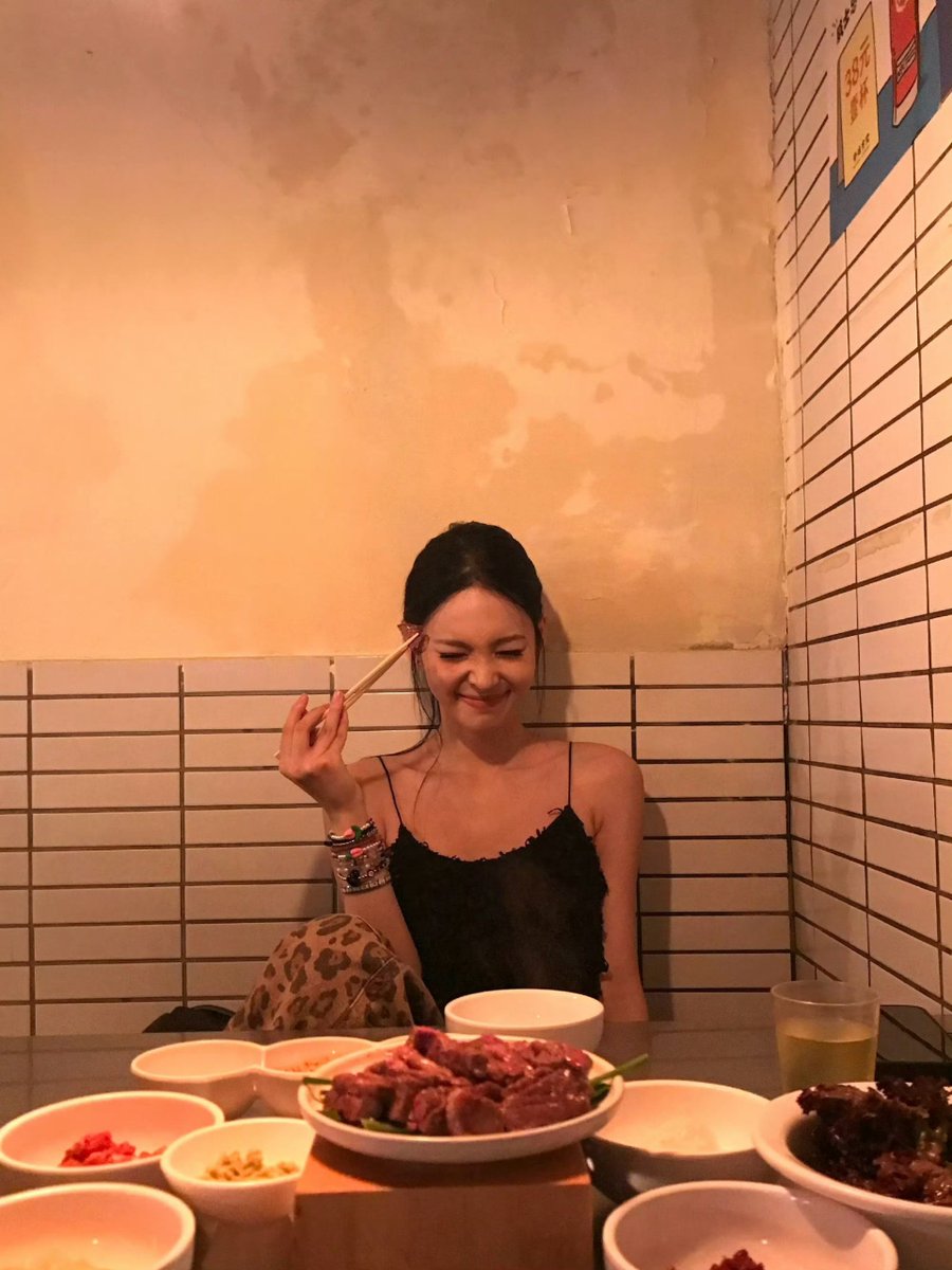 cdenyu's tweet photo. 🧉🥢the midnight stroll hath led me to a tiled corner (&amp;.) a proper feast. cap on, chopsticks poised, a platte of grilled meat await its fate. https://t.co/CVGWGnsWhs