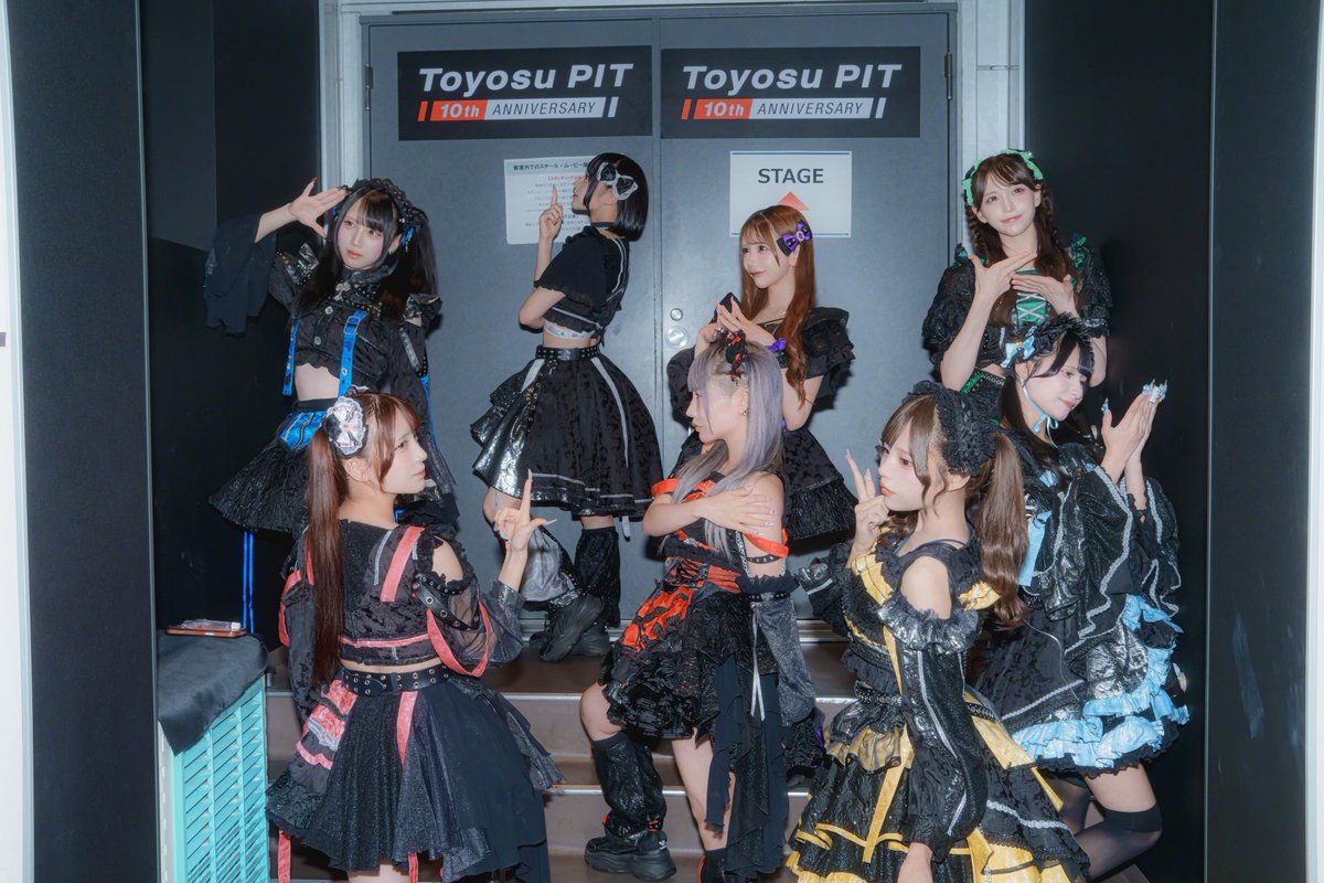 TENRIN_official's tweet photo. さてこれは何のポーズでしょうか？
(コメントで当ててみて!!正解発表はメンバーから) https://t.co/gDDKT0iFtH