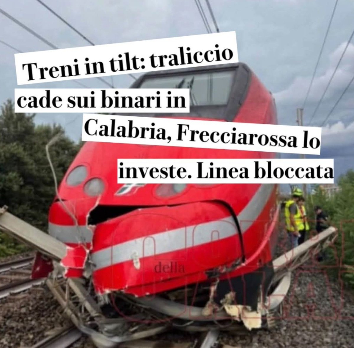 Orraffaela's tweet photo. Avete sentito qualcosa al tg del traliccio pali Frecciarossa migliaia di persone rimaste in piedi fino al giorno dopo tra Napoli e Reggio Calabria
Eh no non c'è il governo Conte, c'è il regime fascista che controlla attentamente l'informazione da far passare e quella da segretare https://t.co/MQTKRrlH2m