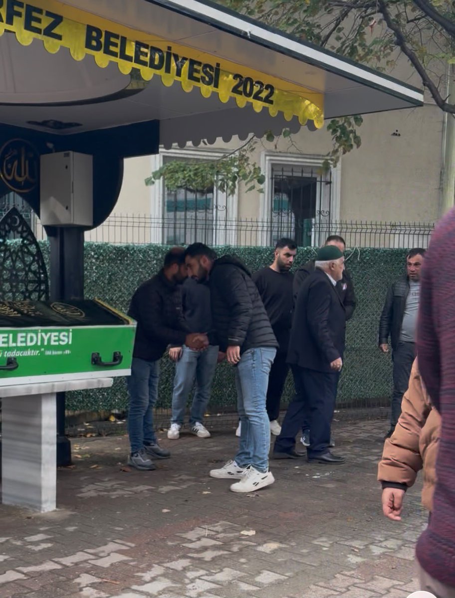 doganbekiroglu's tweet photo. Yöneticilerimiz, Rahmeti Rahmana kavuşan Feride Katıcıoğlu ve Zeki Başkara büyüklerimizin cenazesine katılım sağlayarak yakınlarına taziyede bulunmuştur. Allah sabırlar versin inşallah @MHP_Bilgi https://t.co/9v2Ru4DfH5
