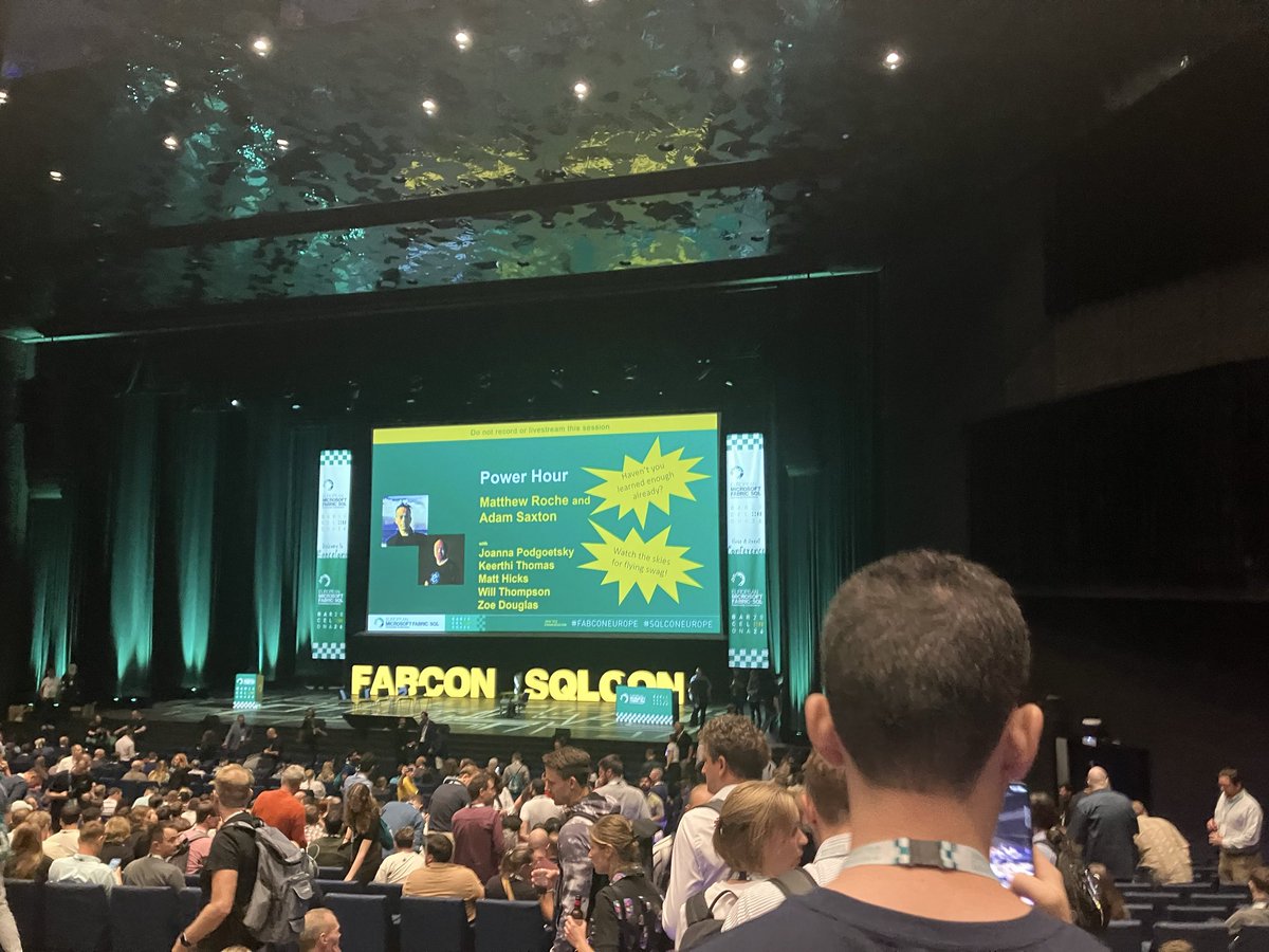 RyutaKojo's tweet photo. Power hour!
これなくしてFABCONではないとウワサの1時間半!
#FABCONEurope
#SQLCONEurope https://t.co/TVnqJ0XmVV