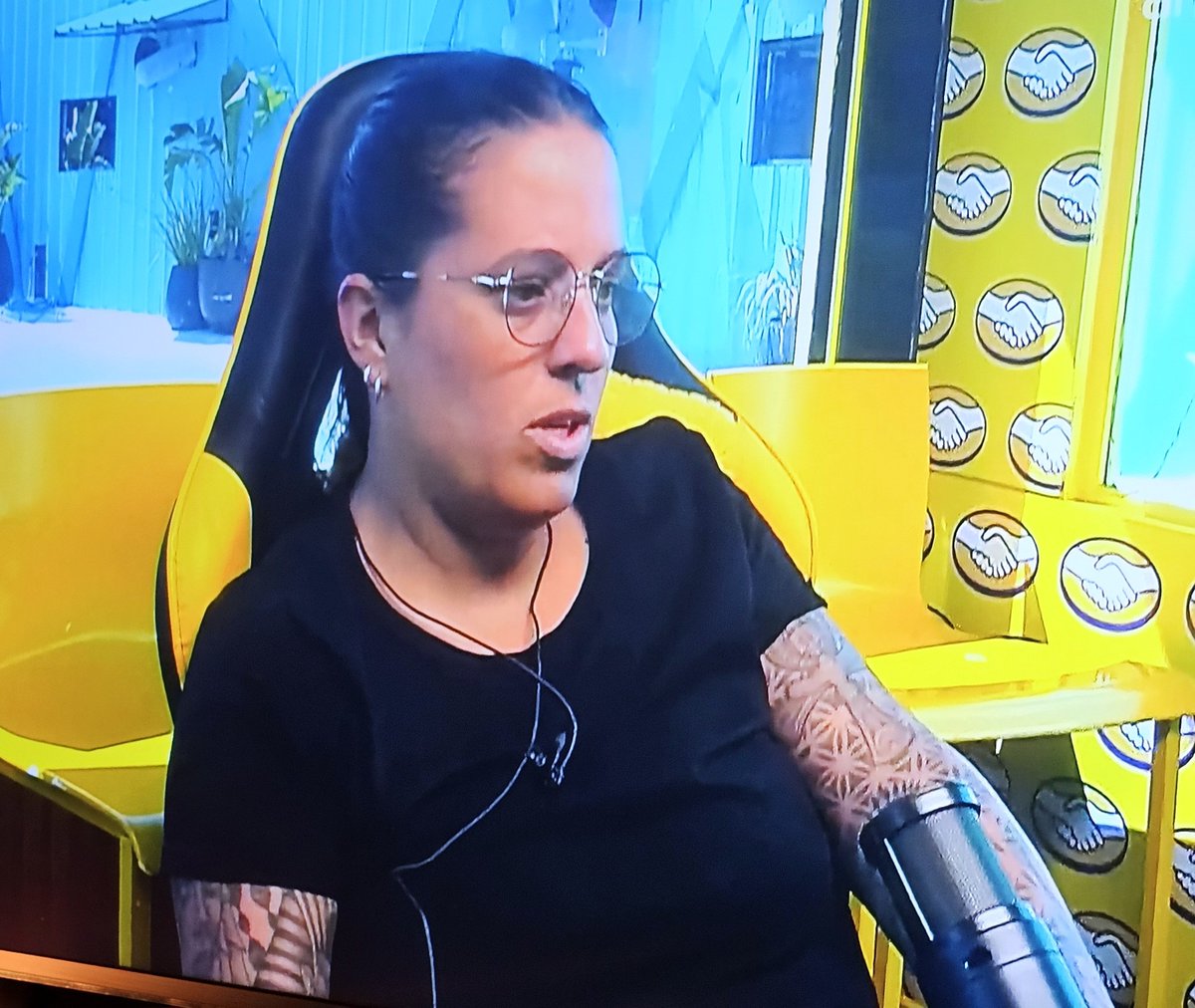 mamapipre's tweet photo. Tati M habla de los agravios que recibió de Jaz, resalta que eso al público no le gusta.

Destaca que ya se ve nominada y pide a sus fans que vayan aprontando la "platita" para salvarla.

Apela también al público internacional.

#GranHermanouy https://t.co/NxjeC1AgxC