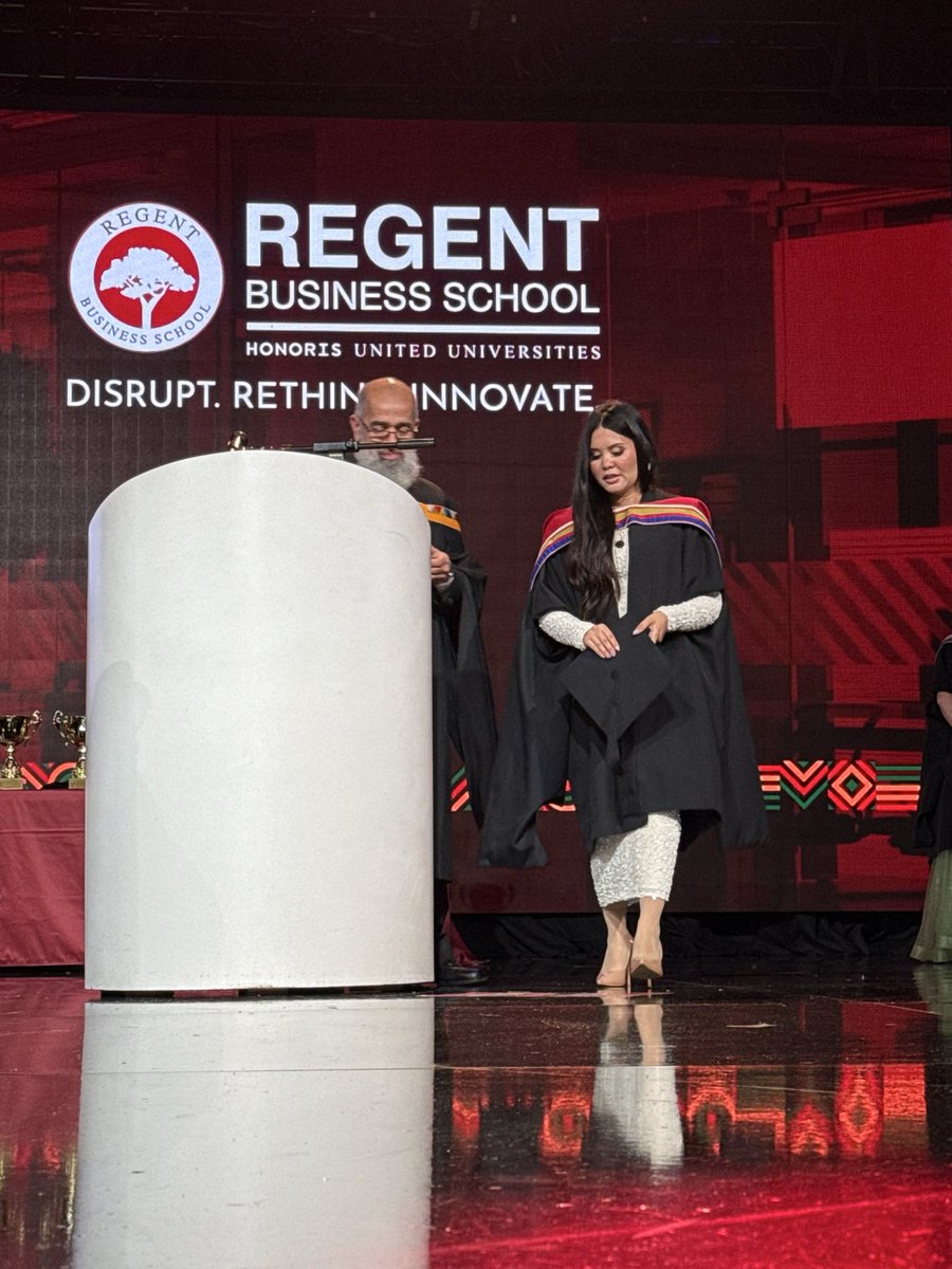 REGENT_BSchool's tweet photo. Achievement looks good from up here. 🎓

#TeachingDifferently #RBSGrad2026 #RegentBusinessSchool https://t.co/2RT58Fj6mO