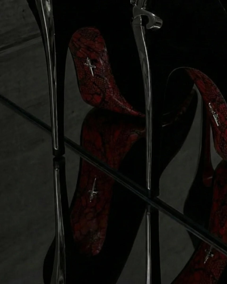 paygoddesslilly's tweet photo. I'm manifesting a pair of Cesare Paciotti dagger heels 🗡️🩸🖤 https://t.co/jHz7afXwO2