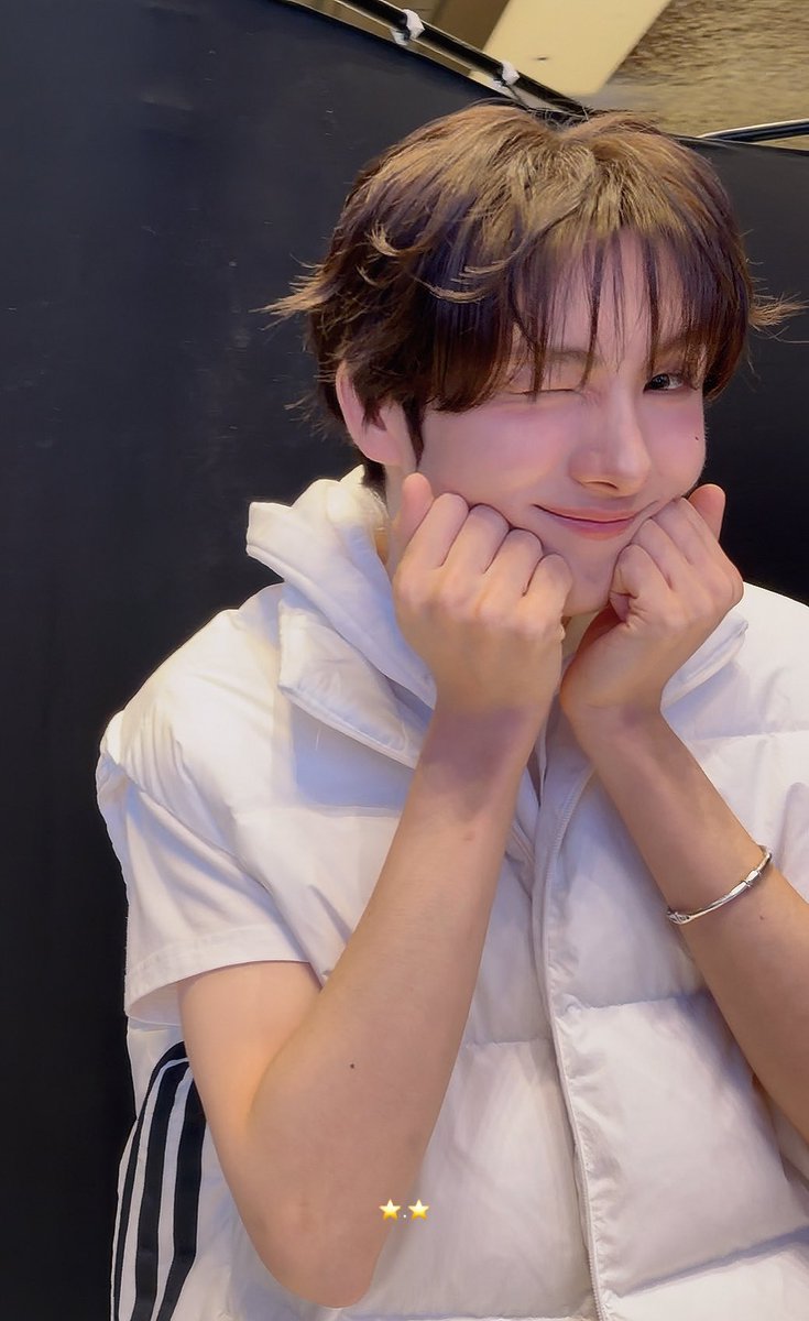 heartgini's tweet photo. 폰카 영재 진심 씹존잘임 https://t.co/aMjHxkZ4a5
