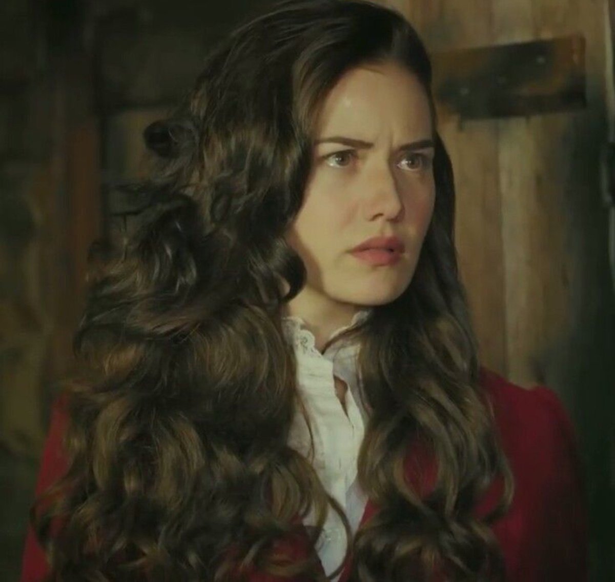 sude1371051's tweet photo. Çalıkuşu Feride'mmm ve saçları ❤️‍🔥 https://t.co/gJlHZif6pF
