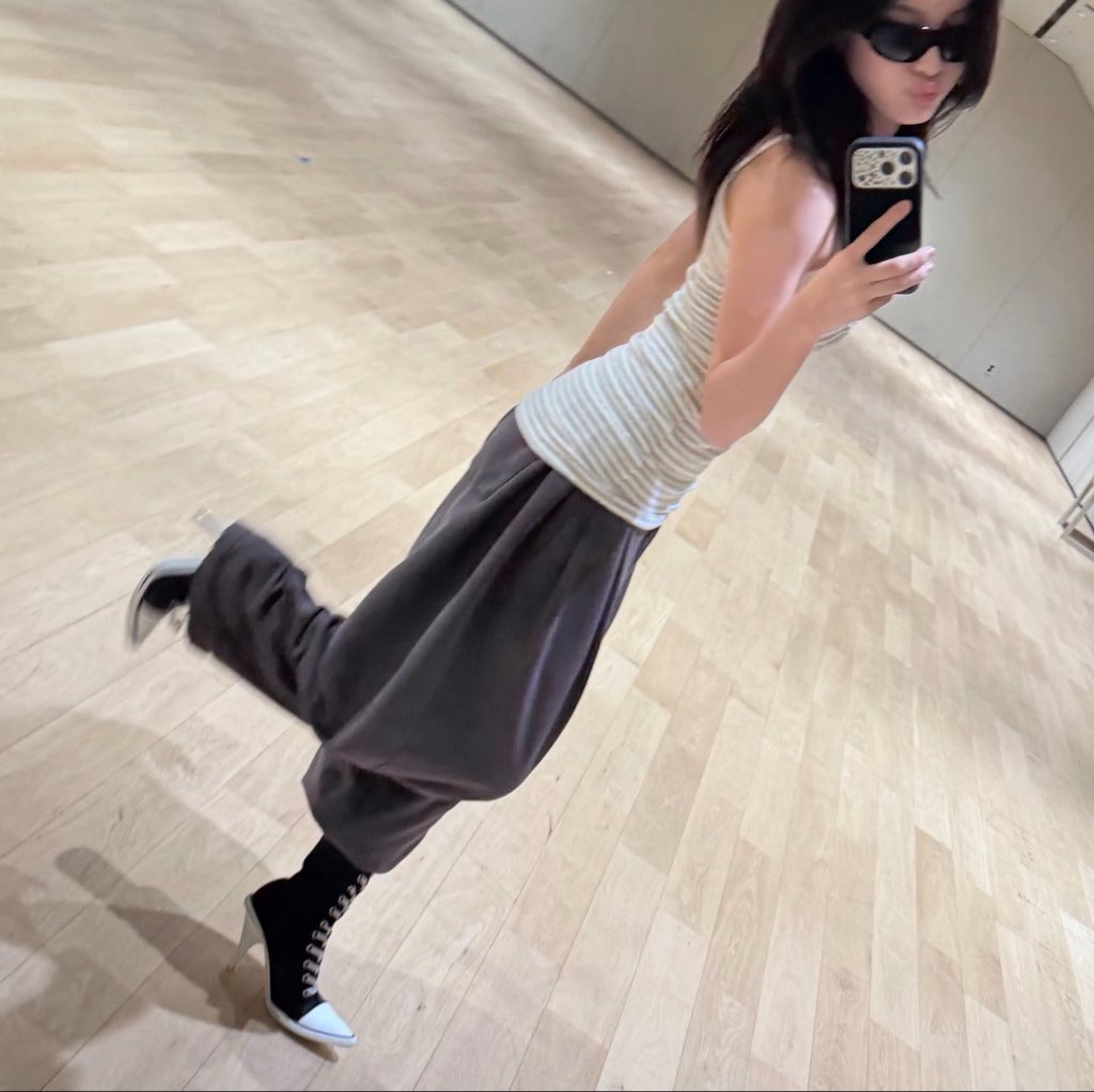 coergllit_1's tweet photo. #IROHA #이로하 😵‍💫😵‍💫 https://t.co/jZhmdvK6YD