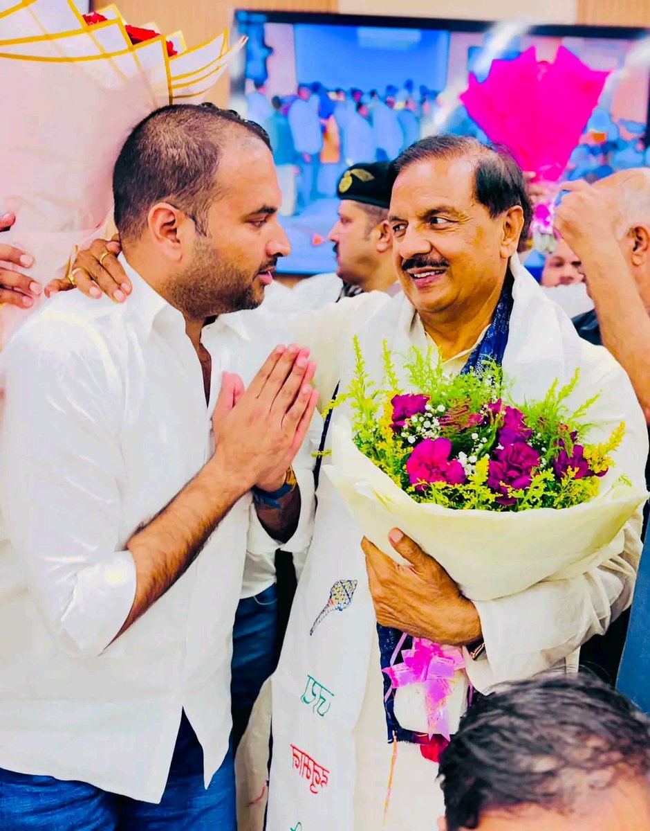 kushsharma_adv's tweet photo. भाजपा के वरिष्ठ नेता, मा. सांसद गौतमबुद्धनगर एवं पूर्व केंद्रीय मंत्री परम आदरणीय @maheshsharmaBJP को जन्मदिन की हार्दिक बधाई एवं अनंत शुभकामनाएँ ।

आज नोएडा स्थित सेक्टर-27, कैलाश हॉस्पिटल में आदरणीय डॉ. महेश शर्मा जी से आत्मीय भेंट कर उन्हें जन्मदिन की शुभकामनाएँ प्रेषित कीं।

ईश्वर से प्रार्थना है कि उन्हें सुदीर्घ एवं स्वस्थ जीवन प्रदान करें तथा निरंतर जनसेवा के लिए असीम ऊर्जा, सामर्थ्य एवं यश प्रदान करें।

जन्मदिन की पुनः हार्दिक शुभकामनाएँ।💐🙏🏻