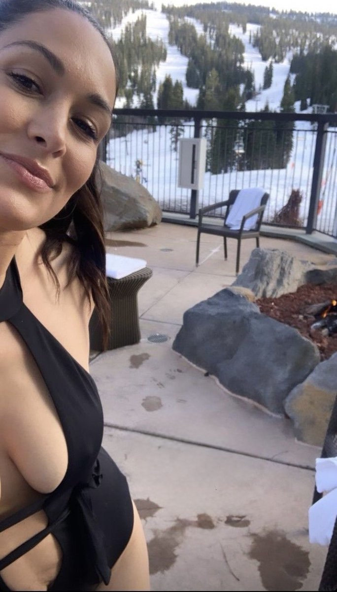 Nikkibellawwef's tweet photo. Amazing Hot Tub View 🥂 https://t.co/j1kKREclyy