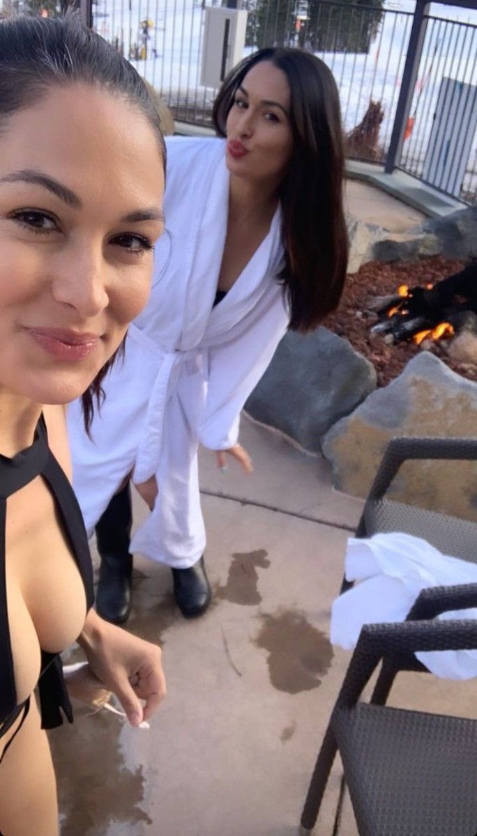 Nikkibellawwef's tweet photo. Amazing Hot Tub View 🥂 https://t.co/j1kKREclyy