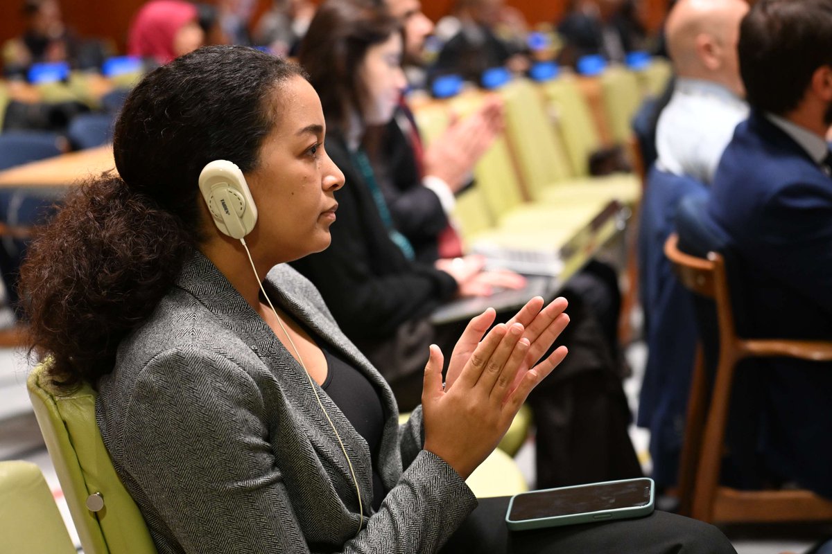 UN4Youth's tweet photo. 🌟At a @UN high-level meeting marking #Durban25, Member States and young people called for stronger action to confront structural discrimination, address historical injustices and tackle emerging forms of racism, including online.

🔖Read more: https://t.co/xdEPR2v2gZ
#FightRacism #YouthLead